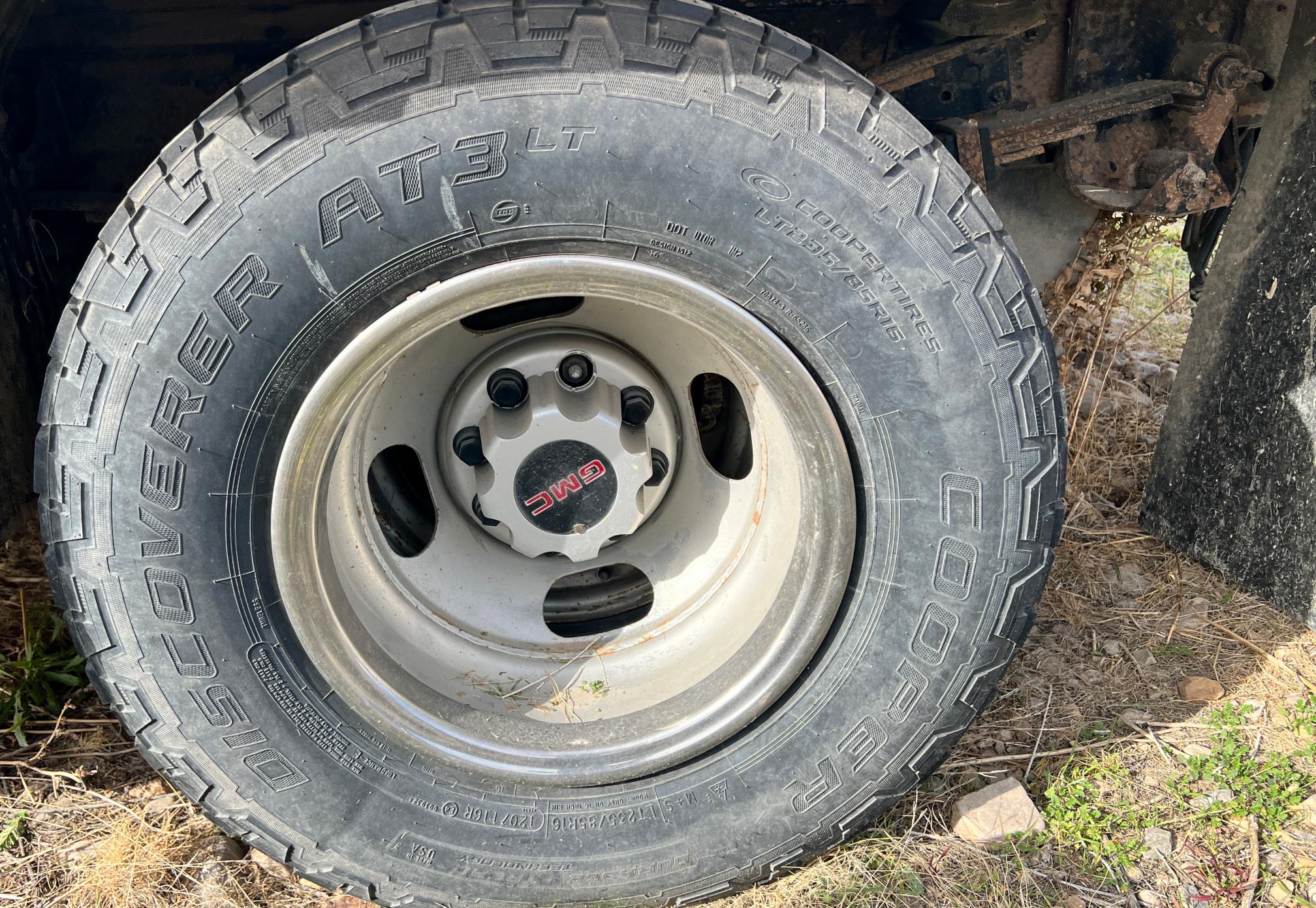 2005 GMC 3500 Sierra 1-Ton - Image 45