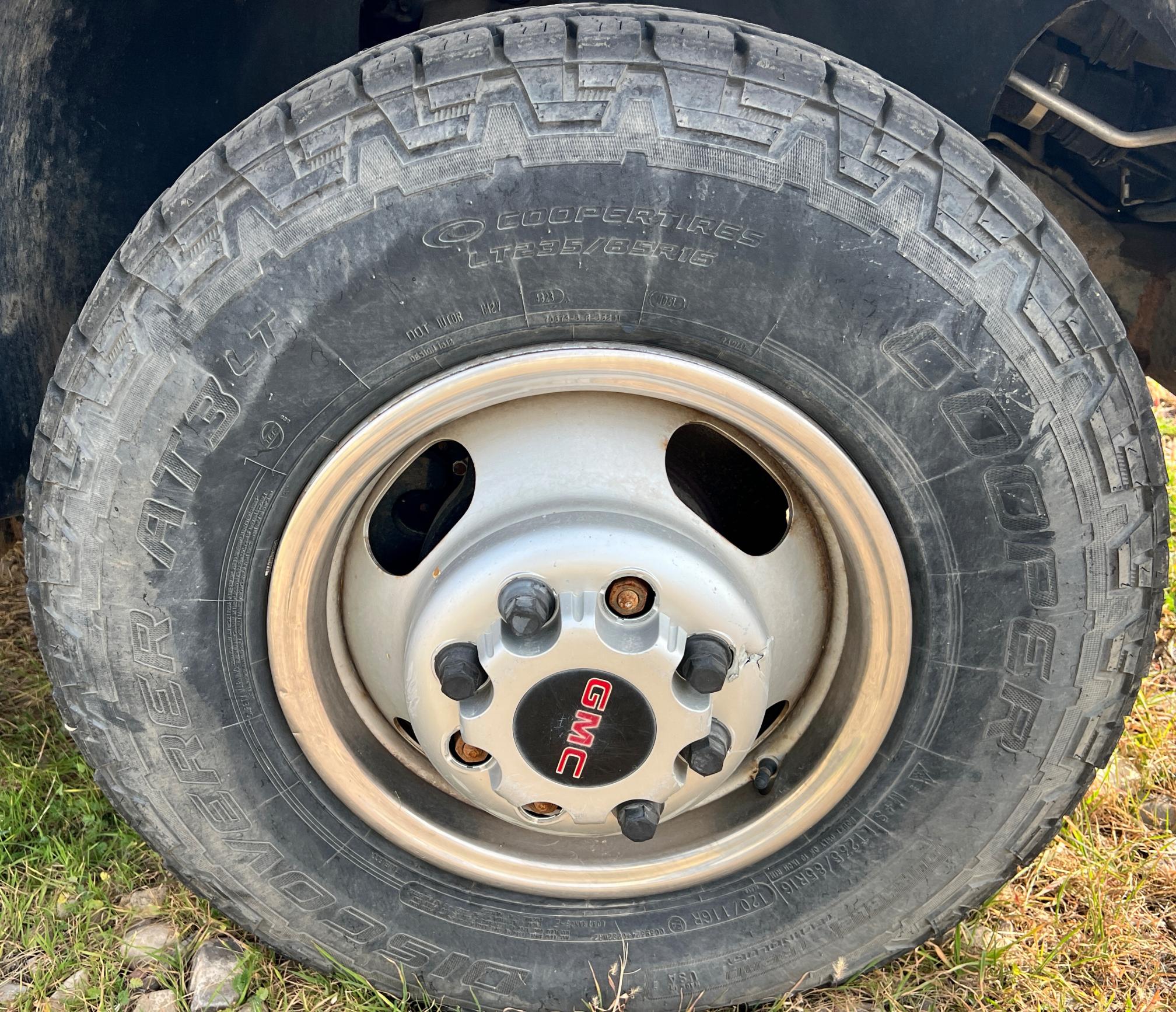 2005 GMC 3500 Sierra 1-Ton - Image 52