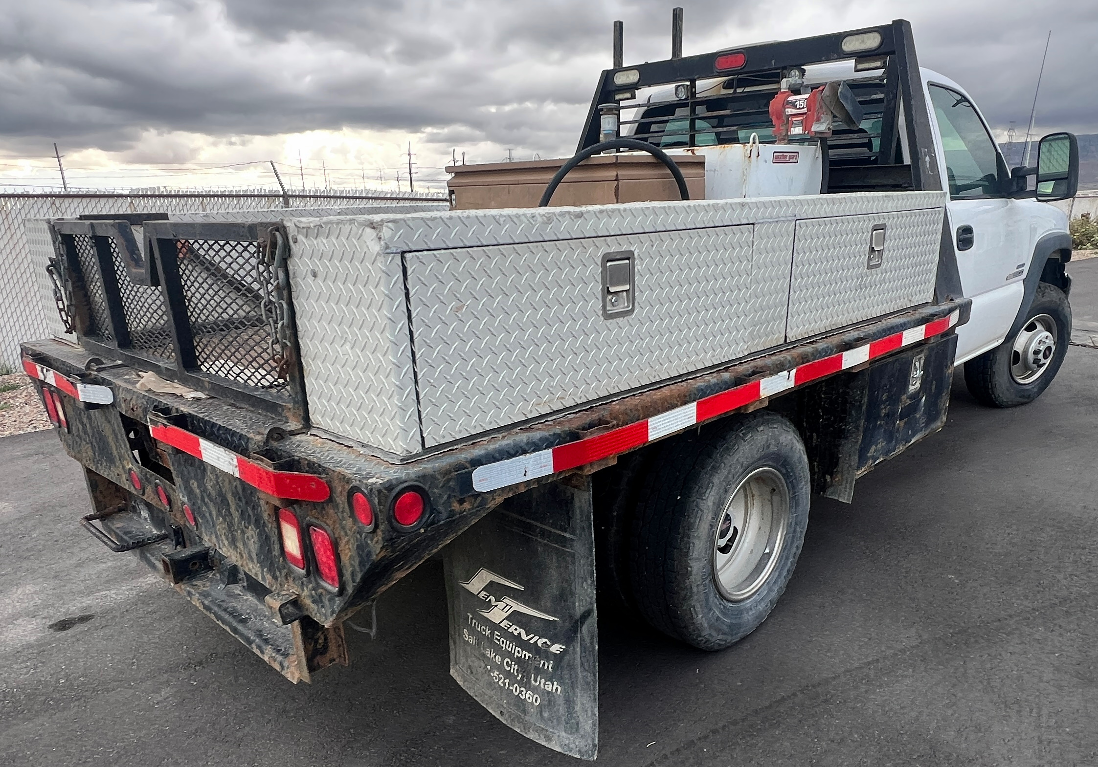 2005 GMC 3500 Sierra 1-Ton - Image 9