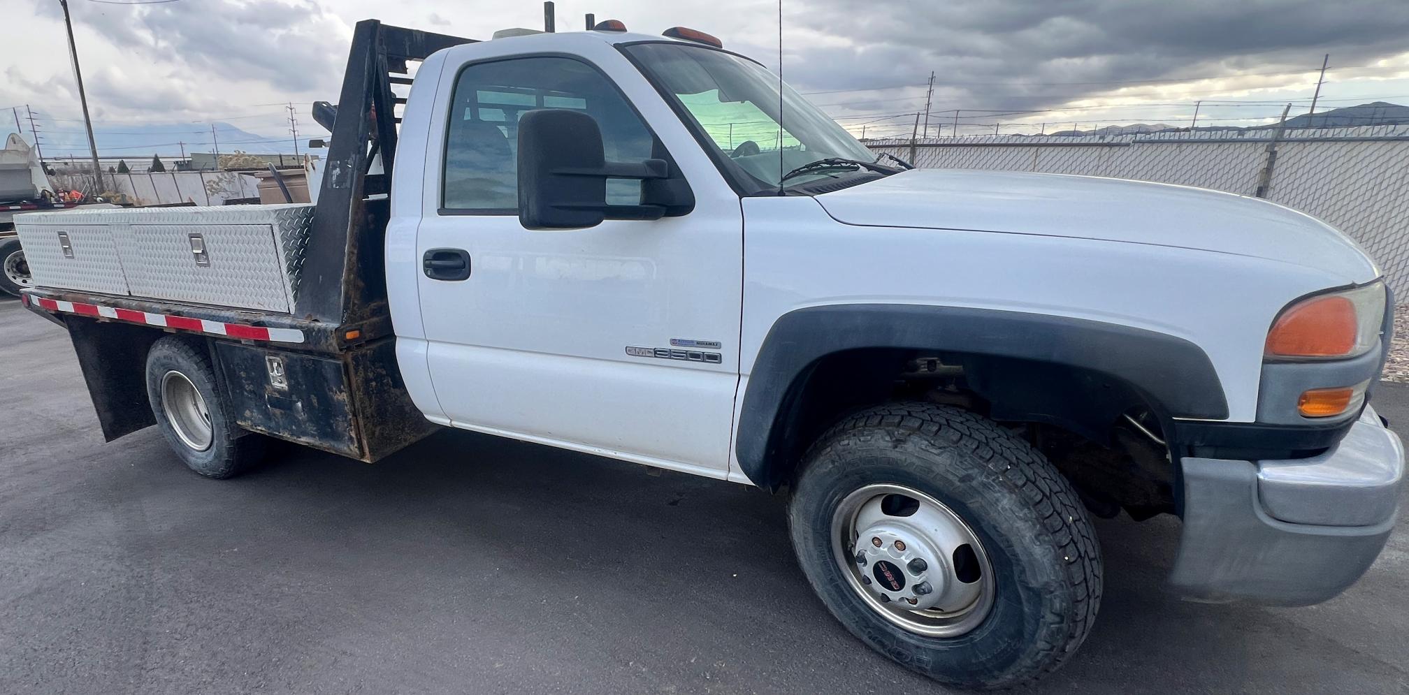 2005 GMC 3500 Sierra 1-Ton - Image 2