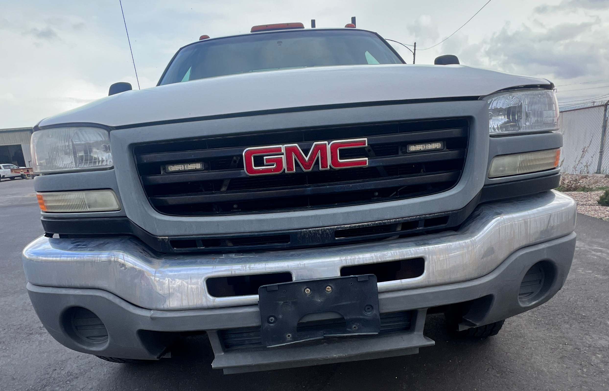 2005 GMC 3500 Sierra 1-Ton - Image 6