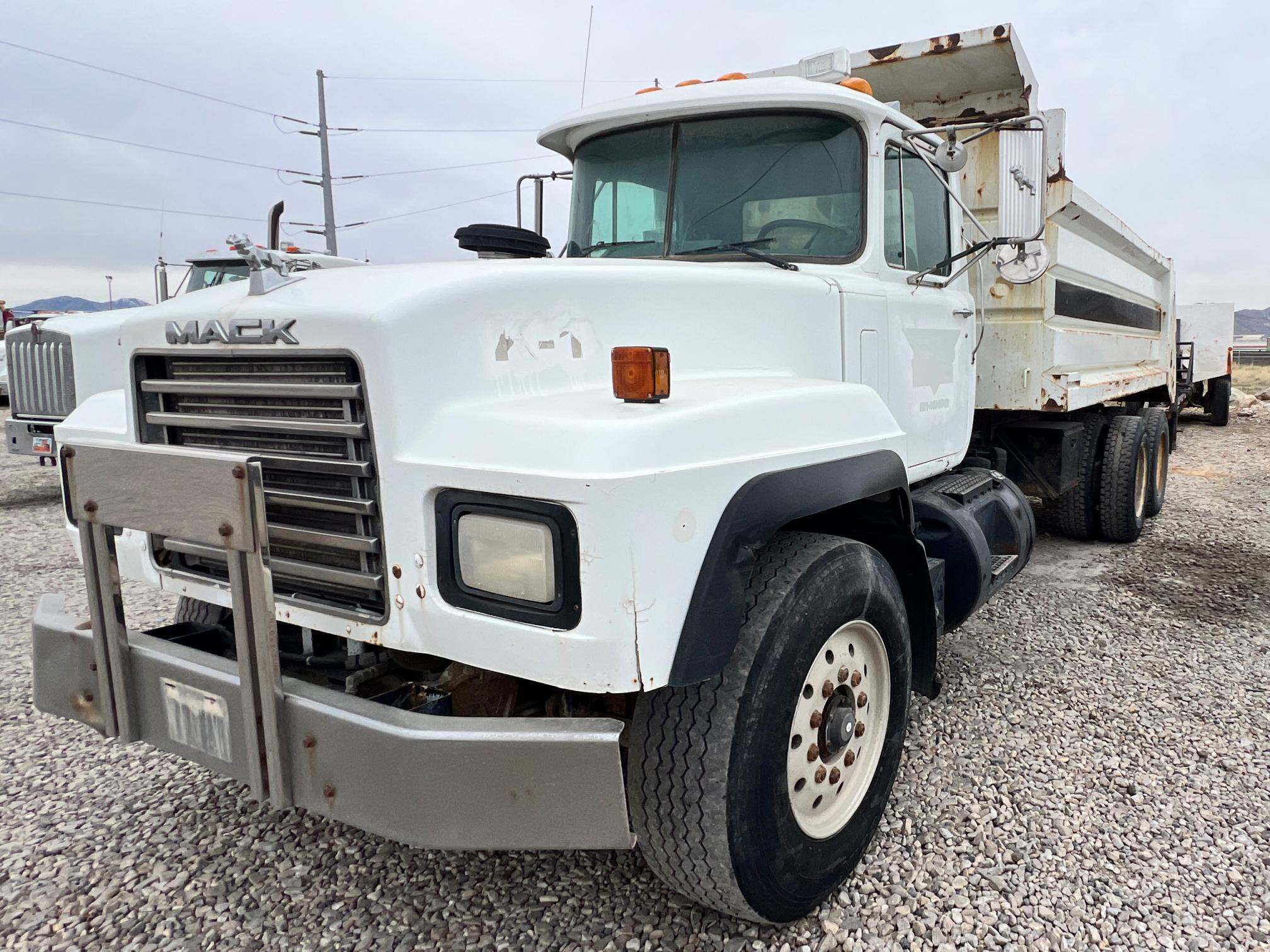 2000 MACK RD688s