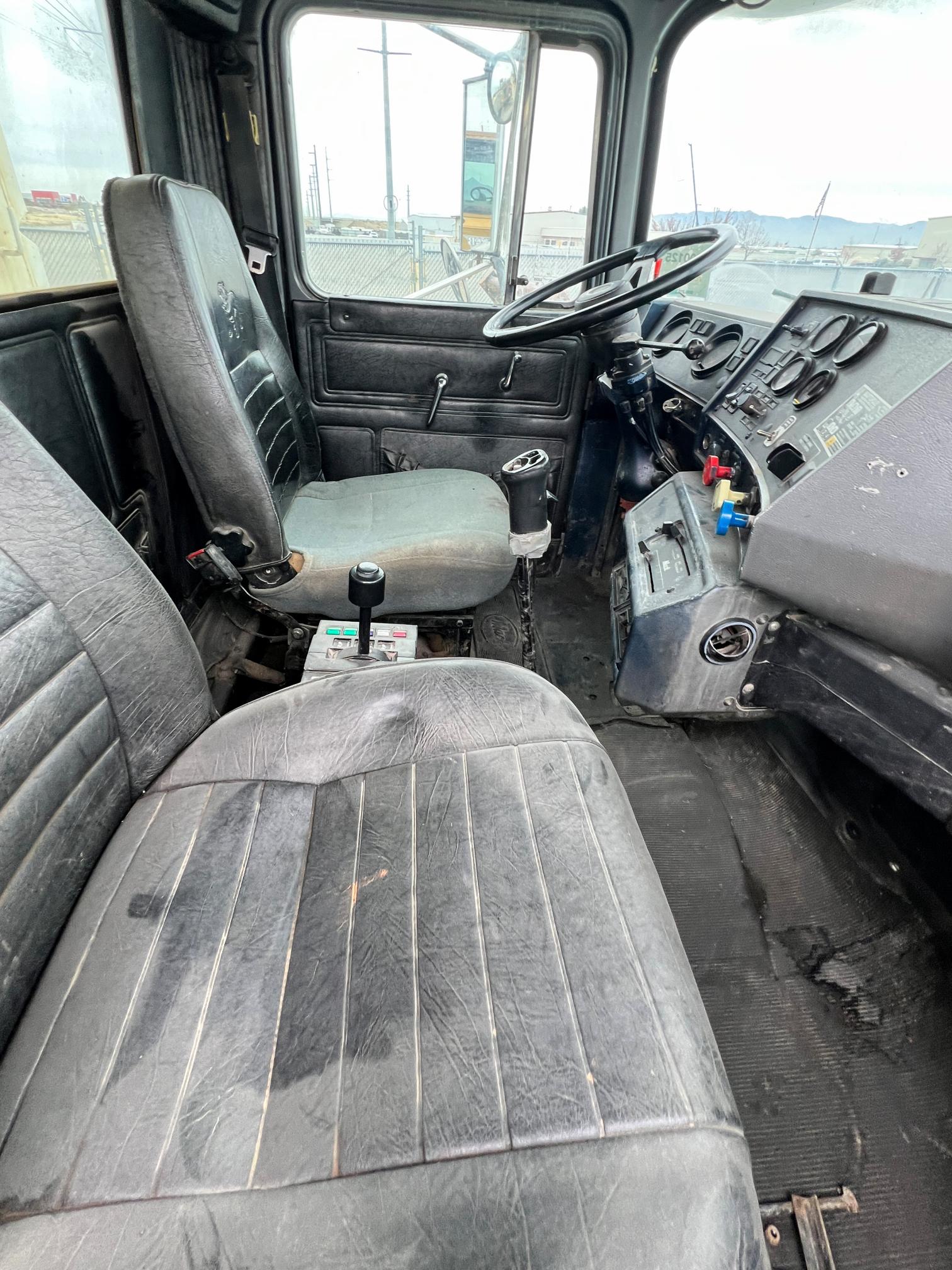 2000 MACK RD688s - Image 23