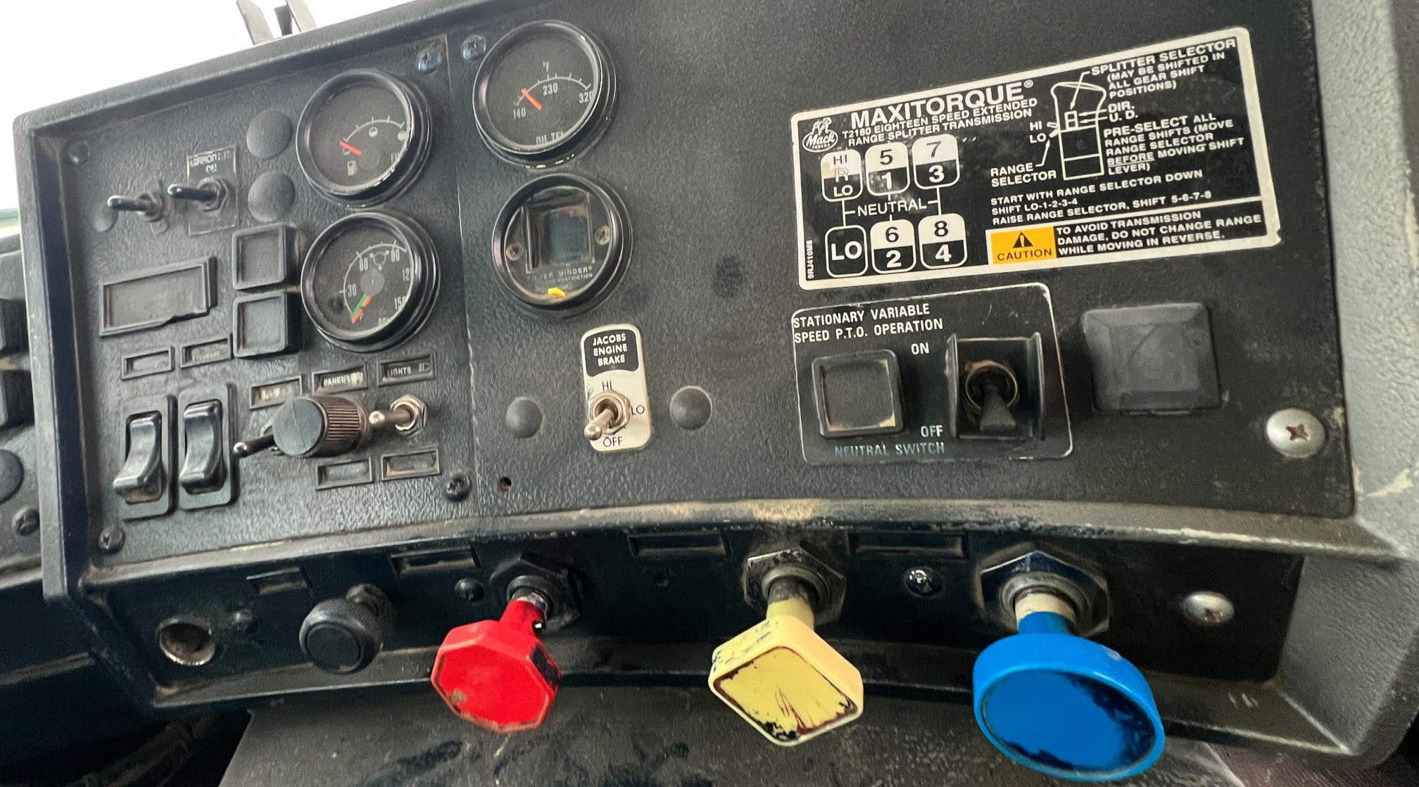 2000 MACK RD688s - Image 21