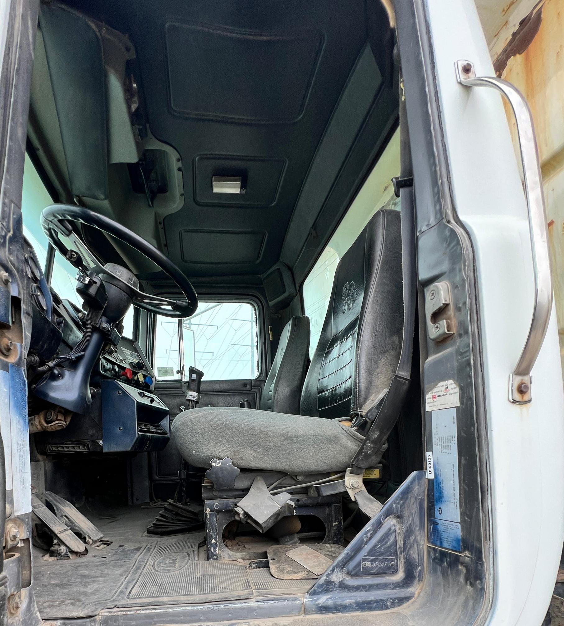 2000 MACK RD688s - Image 11