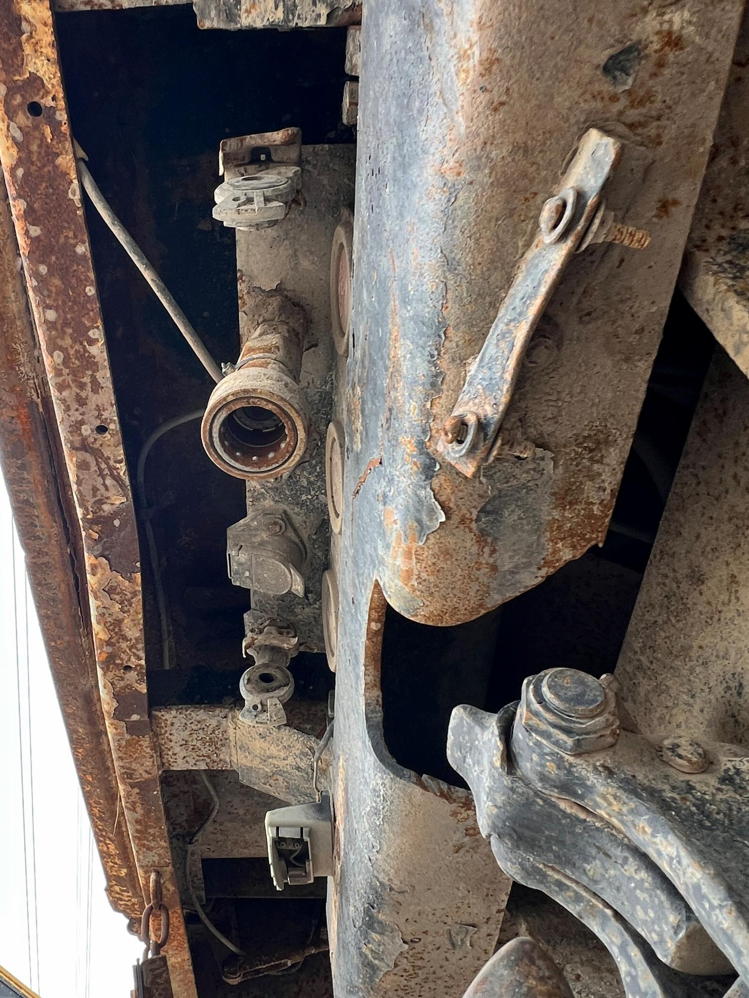 2000 MACK RD688s - Image 31