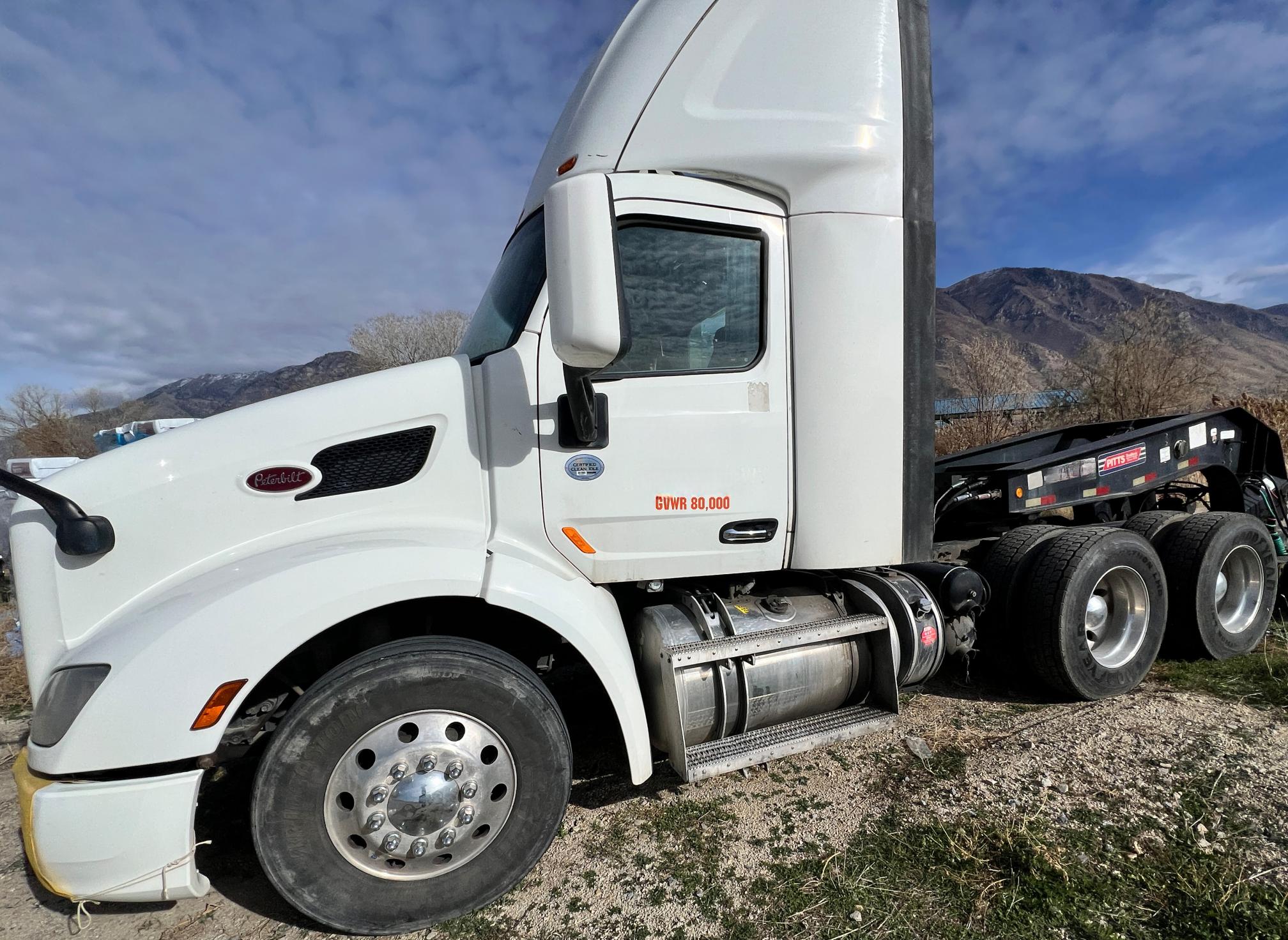 2021 PETERBILT 579 - view 1 of 44