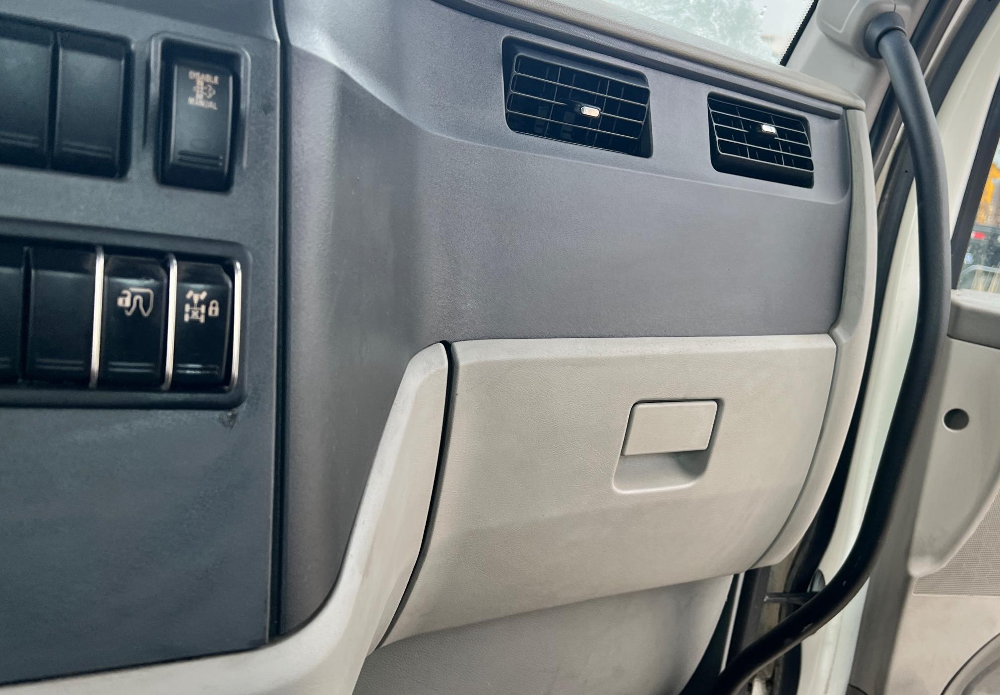 2021 PETERBILT 579 - Image 27