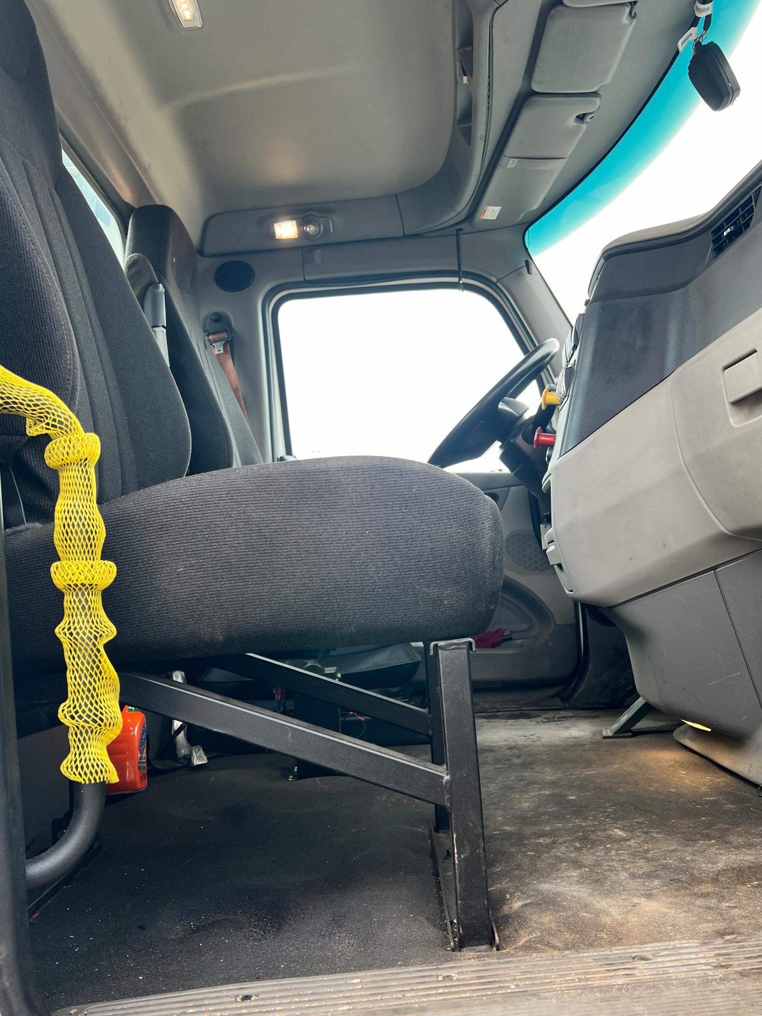 2021 PETERBILT 579 - Image 24