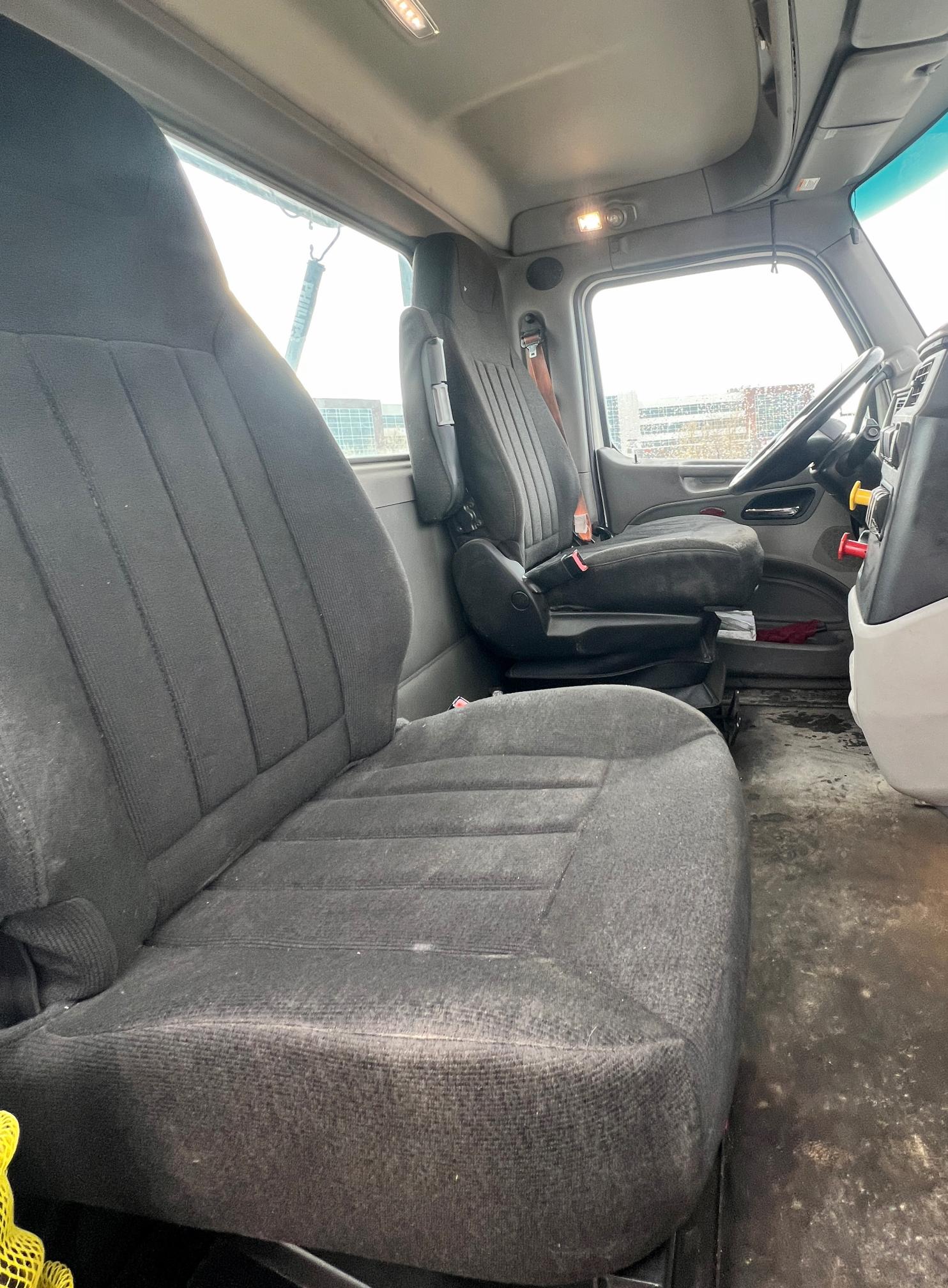 2021 PETERBILT 579 - Image 25