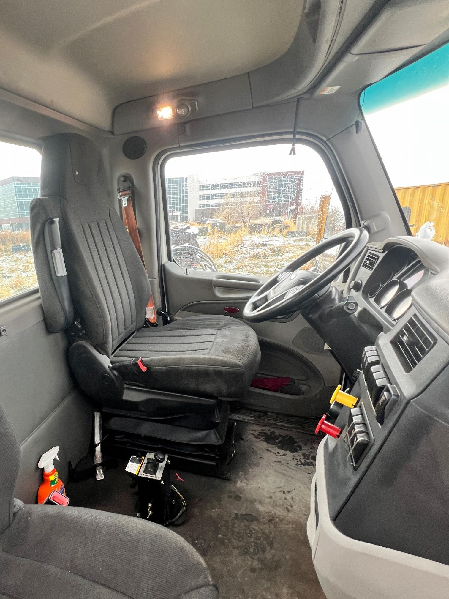 2021 PETERBILT 579 - Image 26