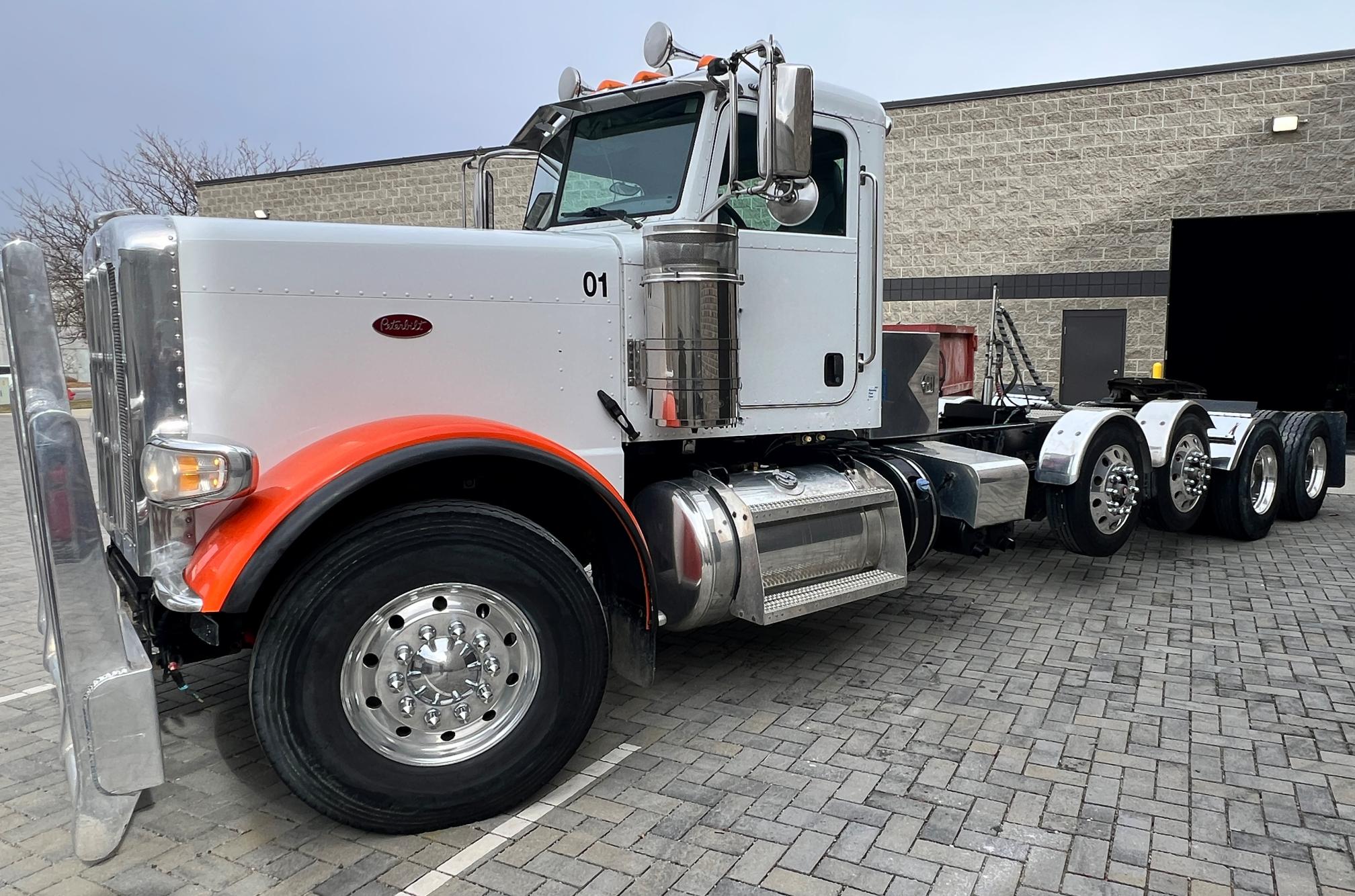 2020 PETERBILT 389 - view 12 of 79