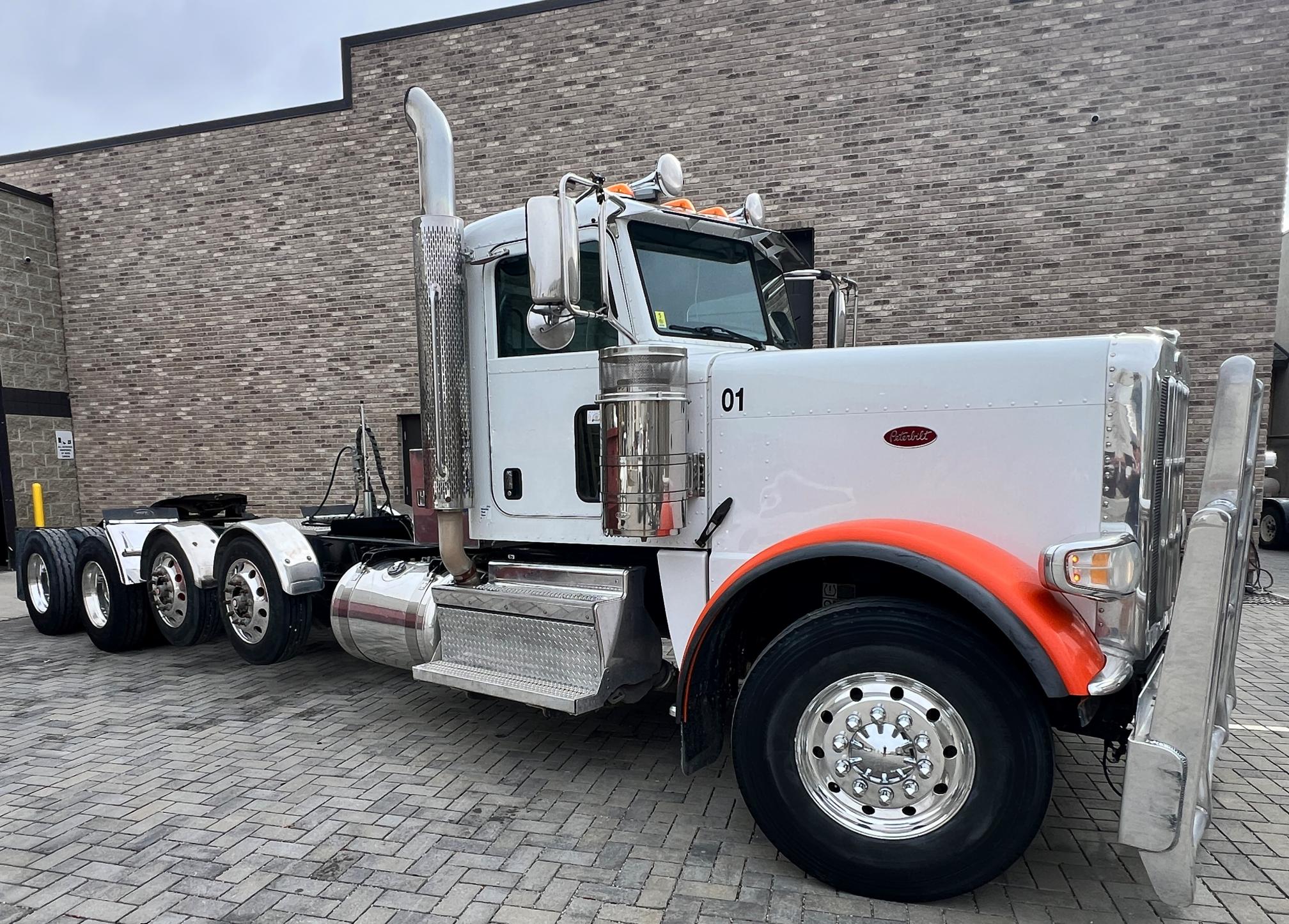 2020 PETERBILT 389 - view 3 of 79