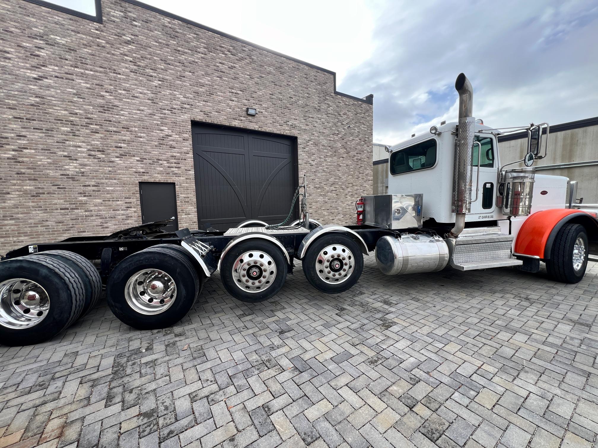 2020 PETERBILT 389 - view 5 of 79