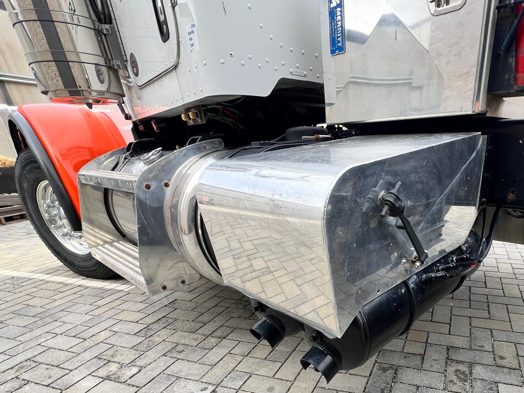 2020 PETERBILT 389 - Image 43