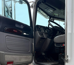 2020 PETERBILT 389 - Image 17