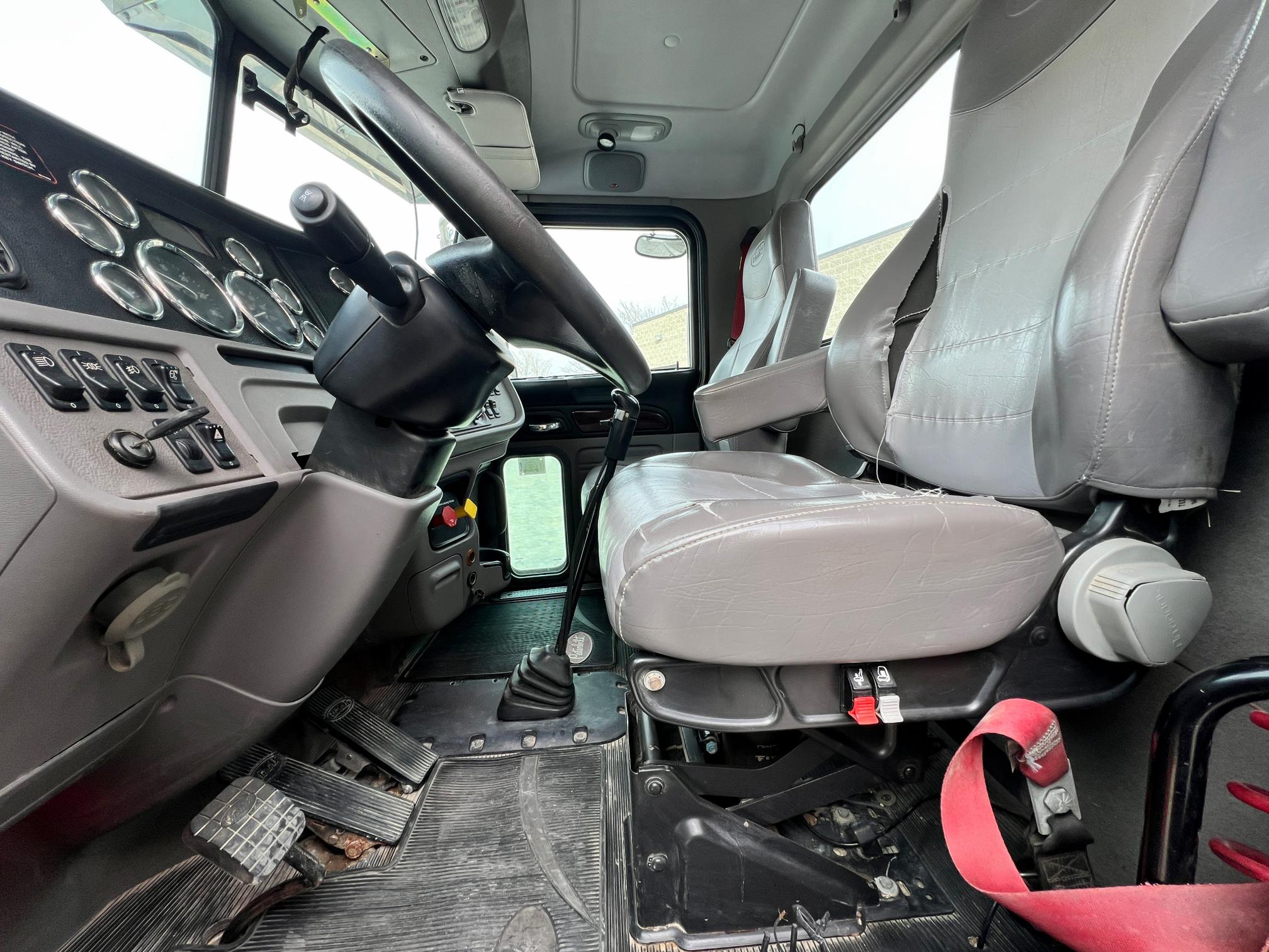 2020 PETERBILT 389 - view 19 of 79