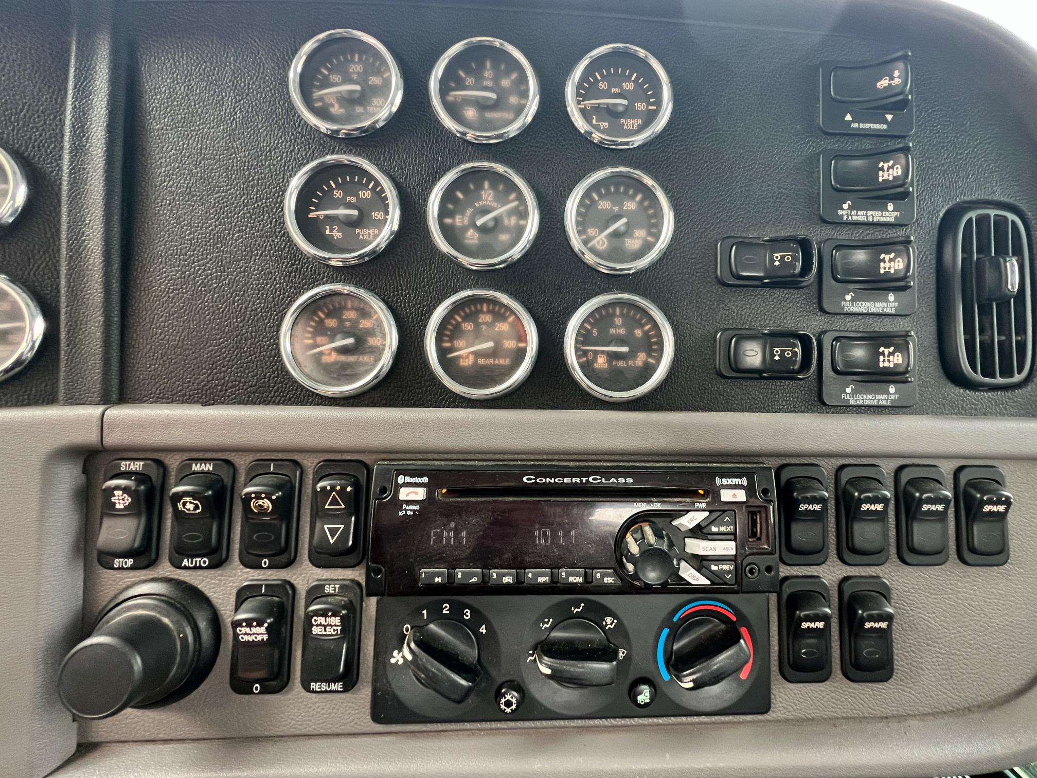 2020 PETERBILT 389 - Image 25