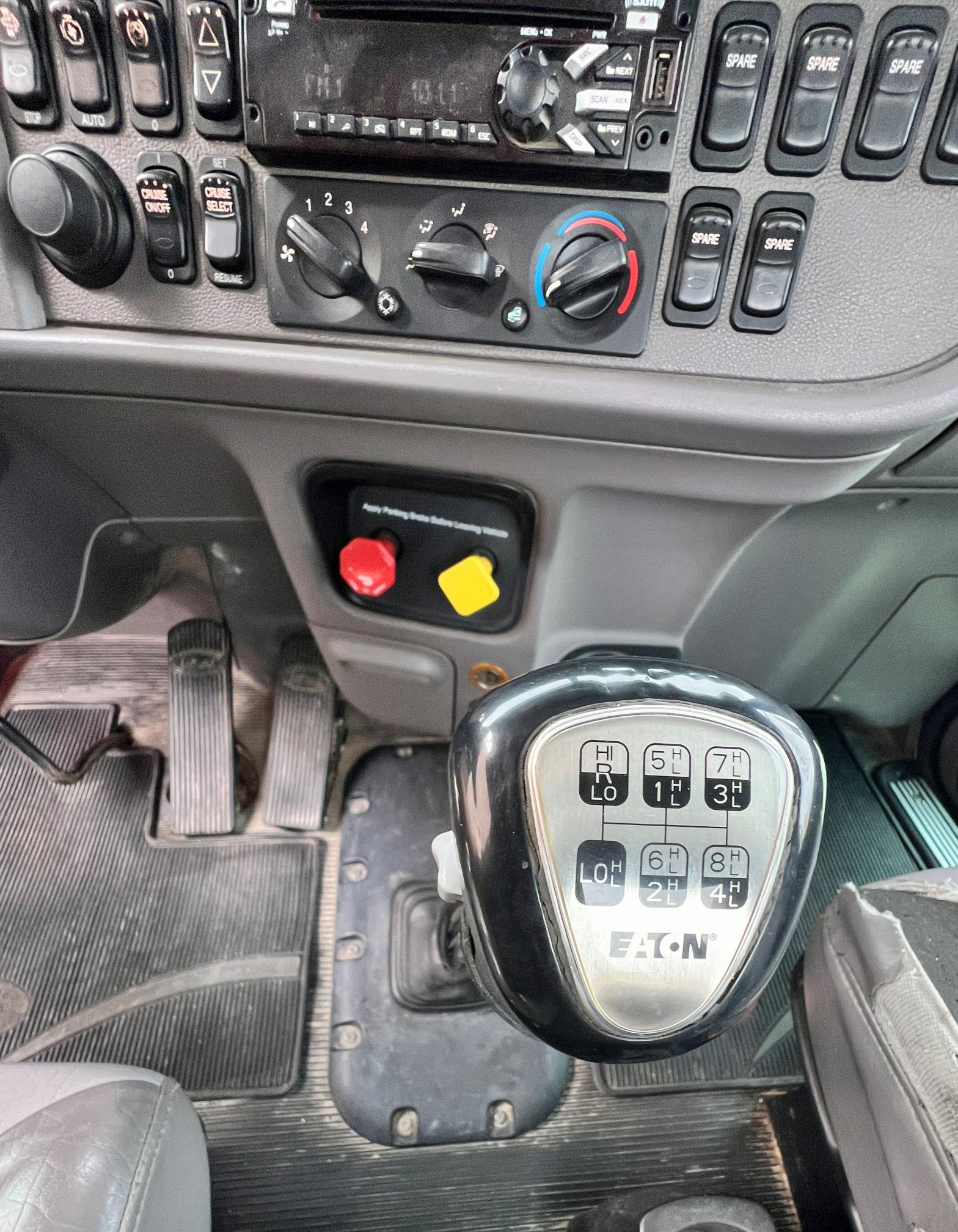 2020 PETERBILT 389 - Image 28