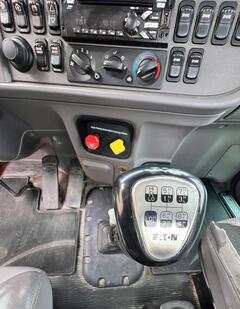 2020 PETERBILT 389 - Image 28