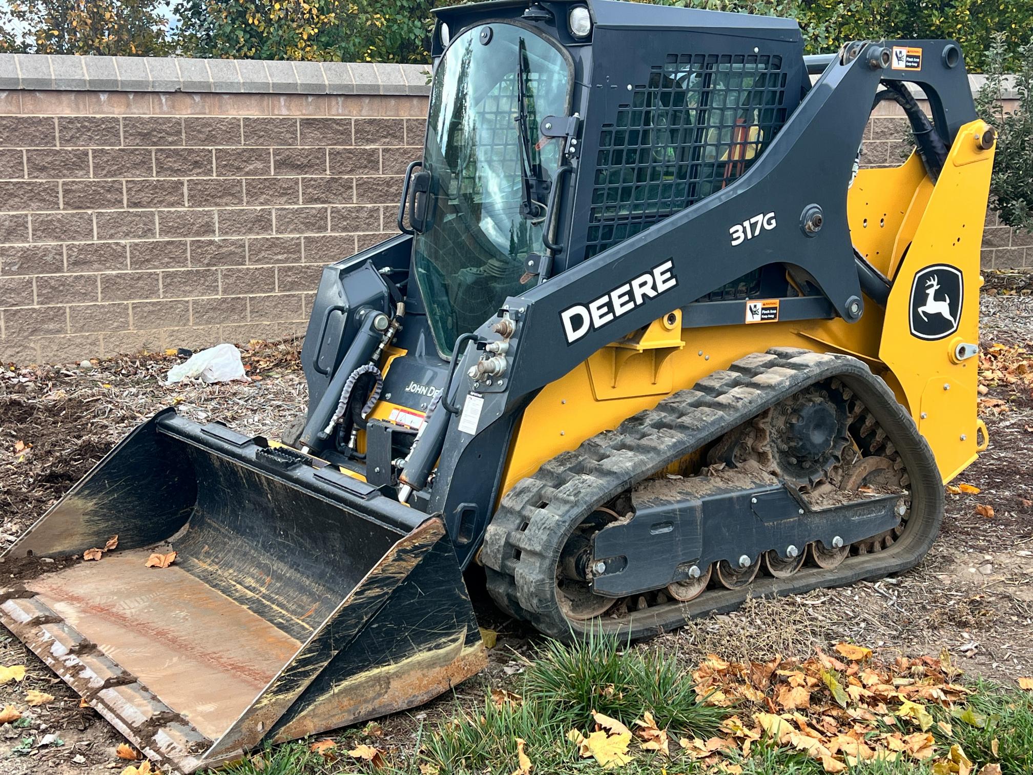 2022 DEERE 317G - view 10 of 47