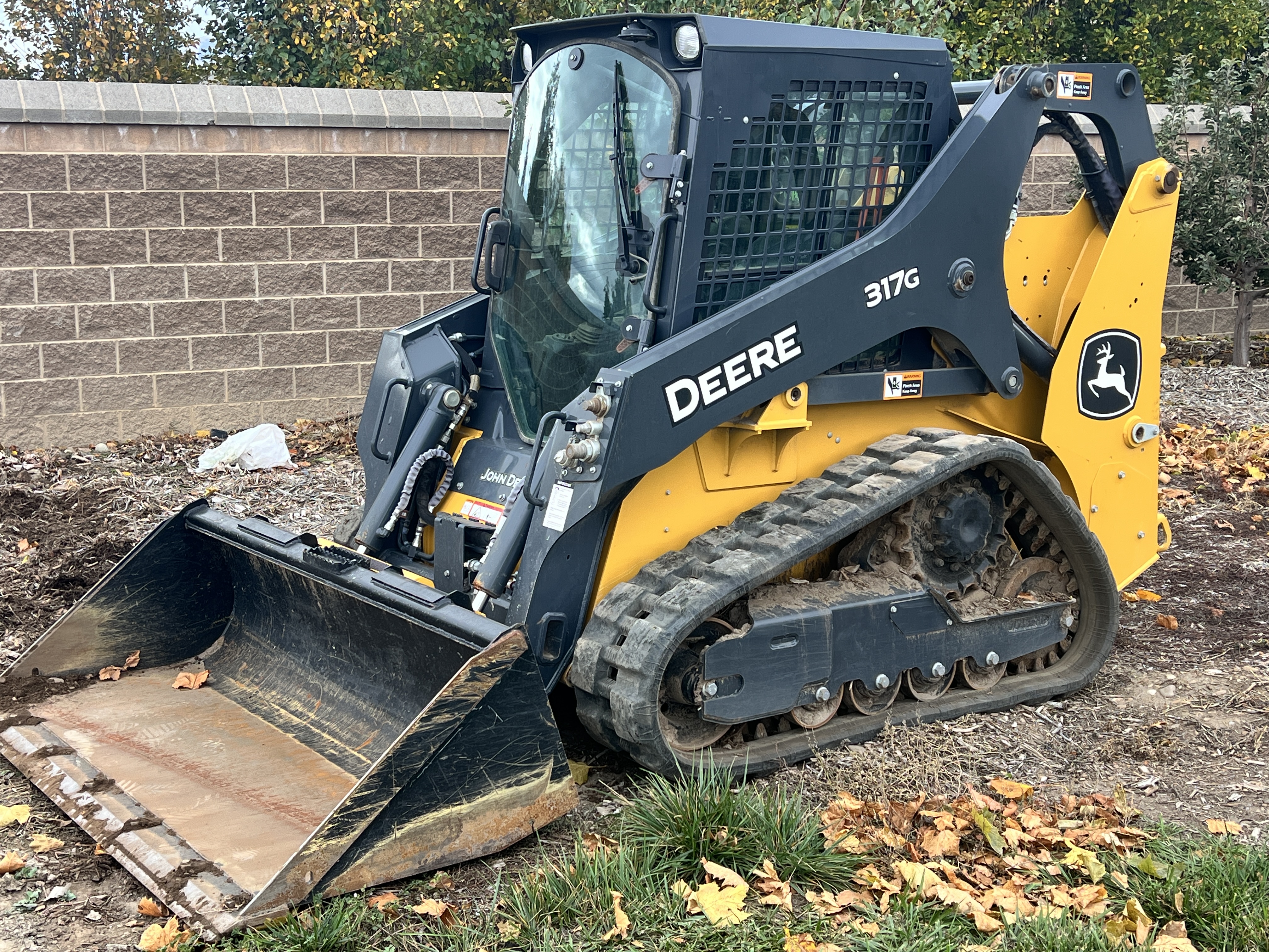 2022 DEERE 317G - Image 3