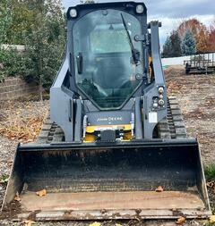 2022 DEERE 317G - Image 11