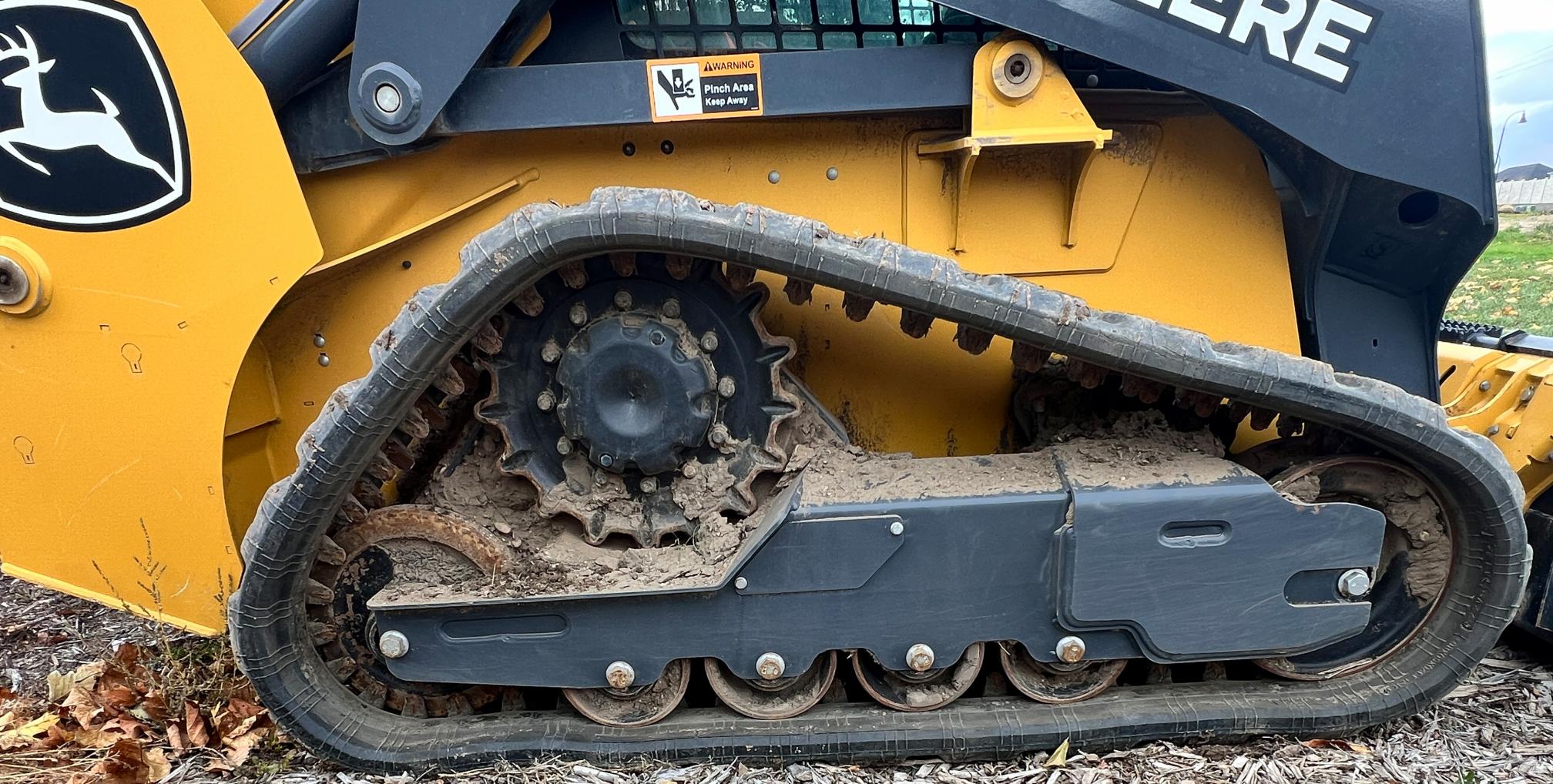 2022 DEERE 317G - Image 35