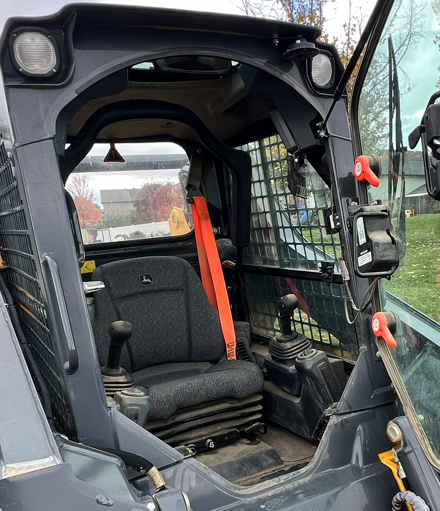 2022 DEERE 317G - Image 21