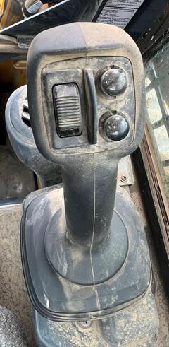 2022 DEERE 317G - Image 24