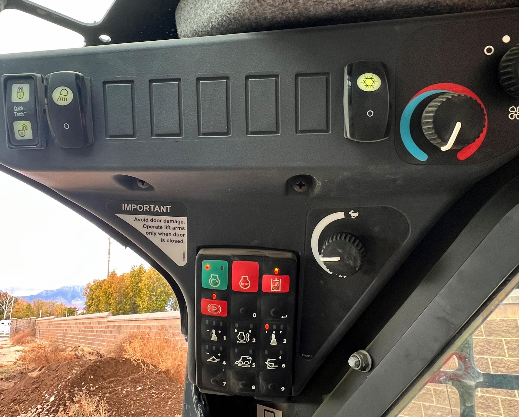 2022 DEERE 317G - Image 25