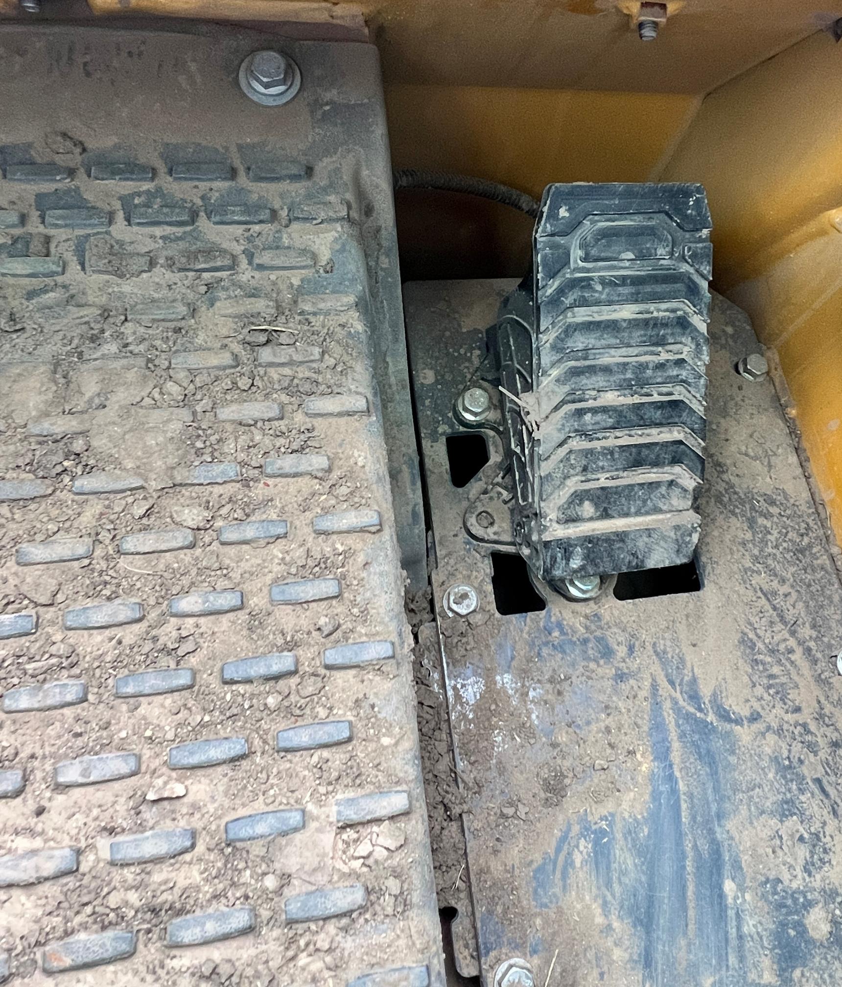 2022 DEERE 317G - Image 28