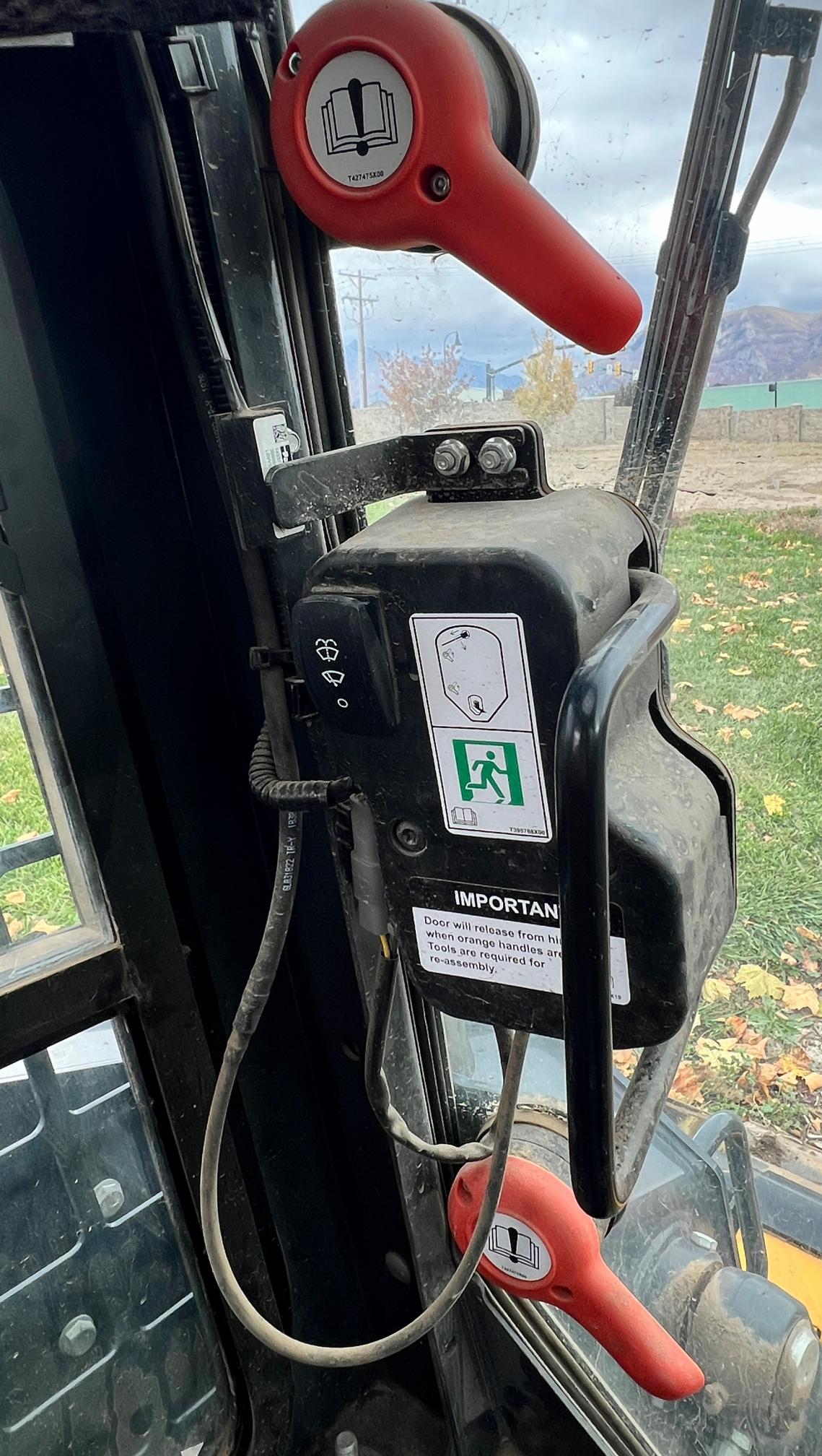 2022 DEERE 317G - Image 31