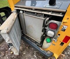 2022 DEERE 317G - Image 38