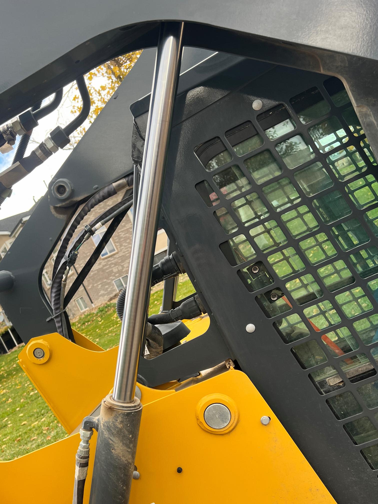 2022 DEERE 317G - Image 16