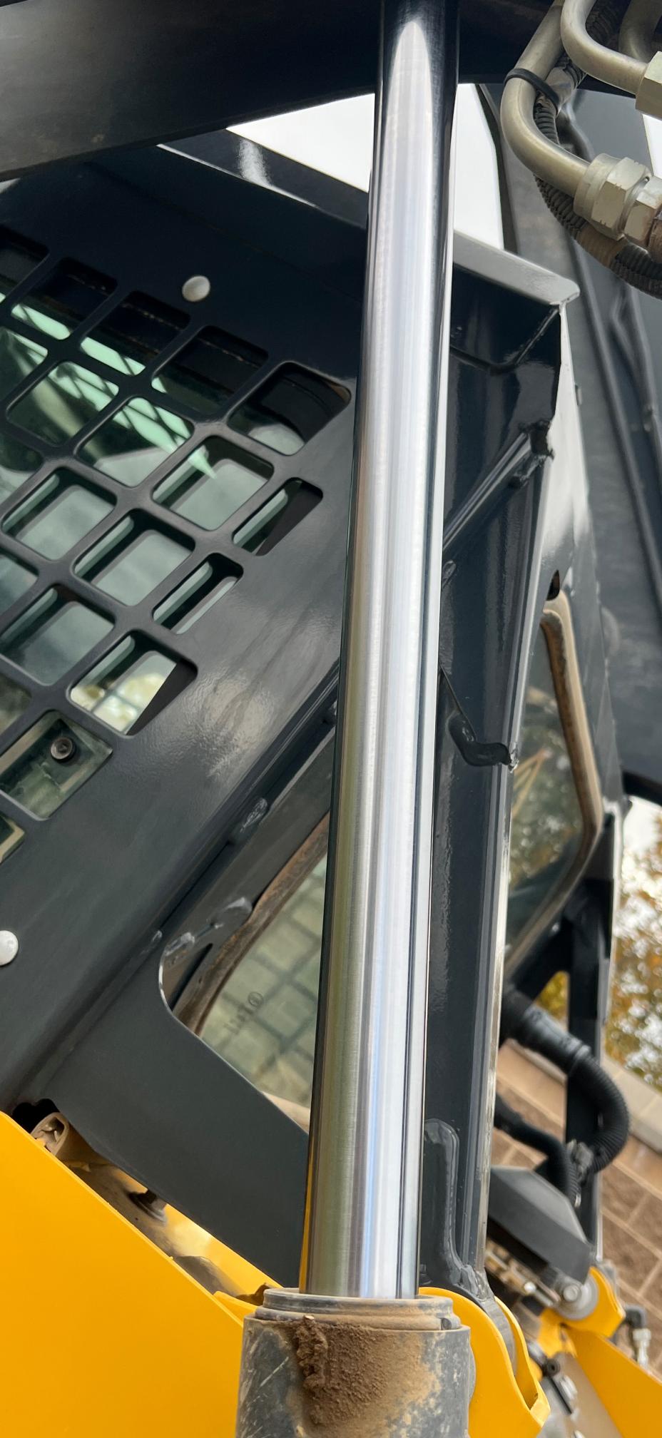 2022 DEERE 317G - Image 17