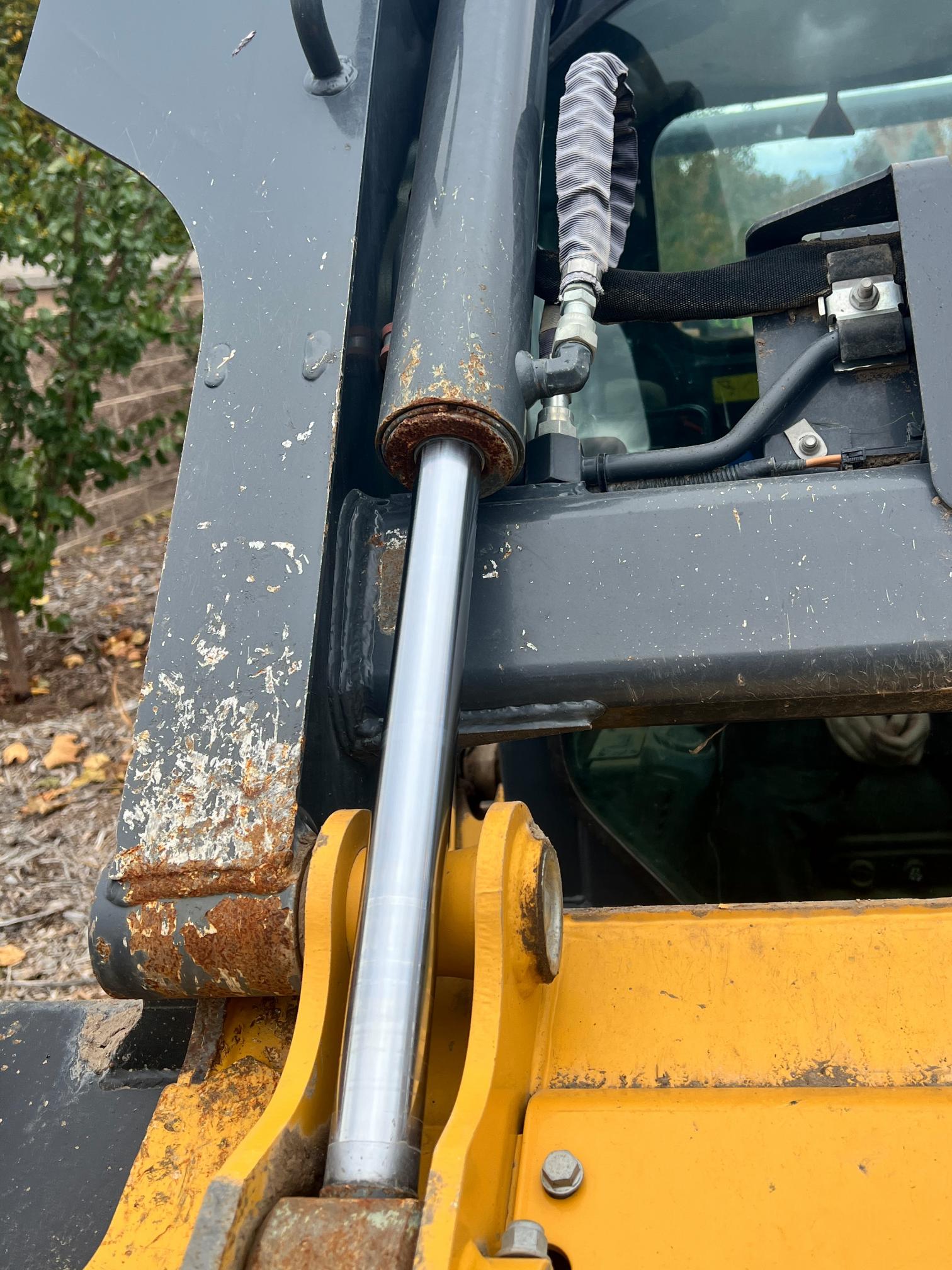 2022 DEERE 317G - view 19 of 47