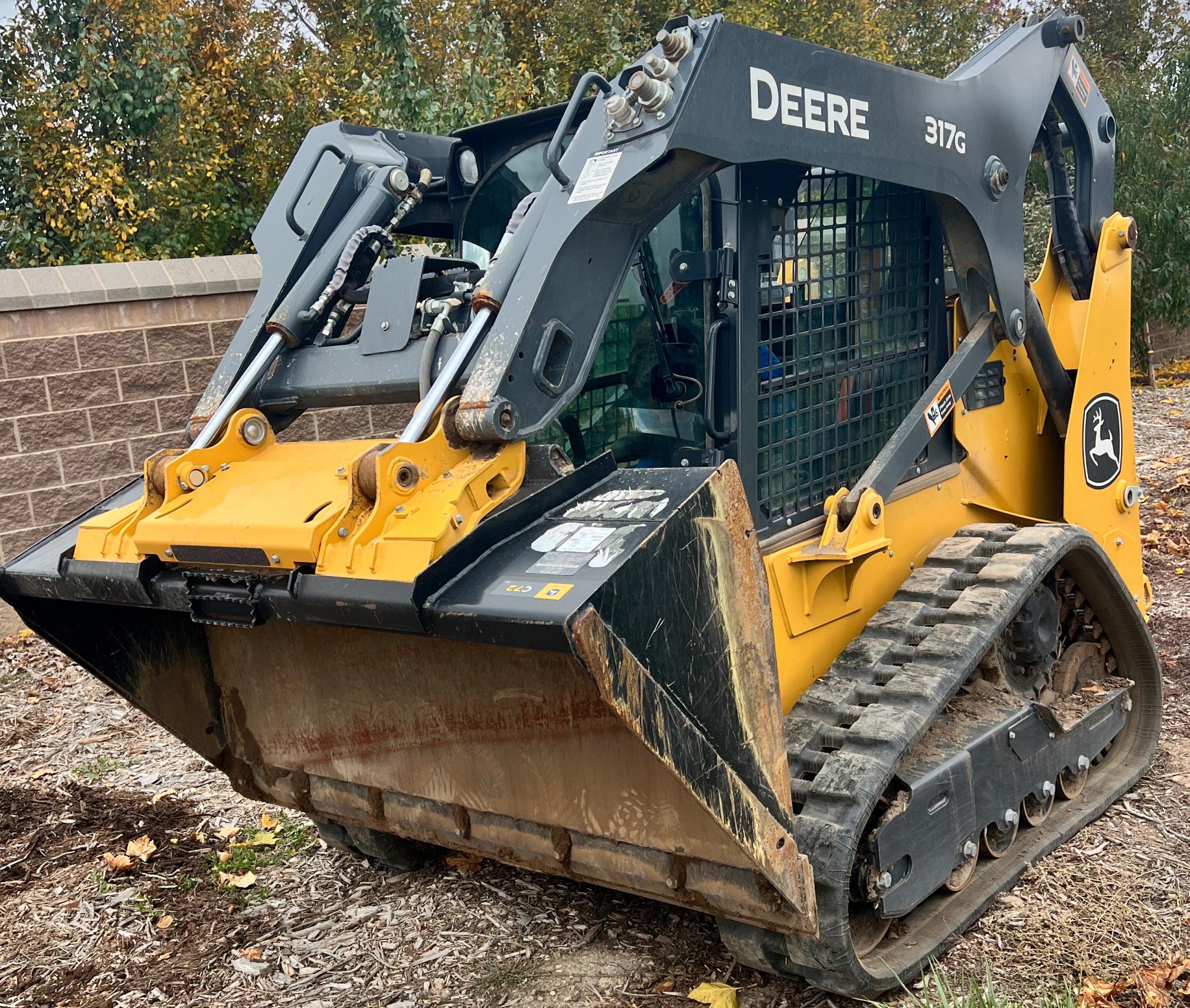 2022 DEERE 317G - Image 13