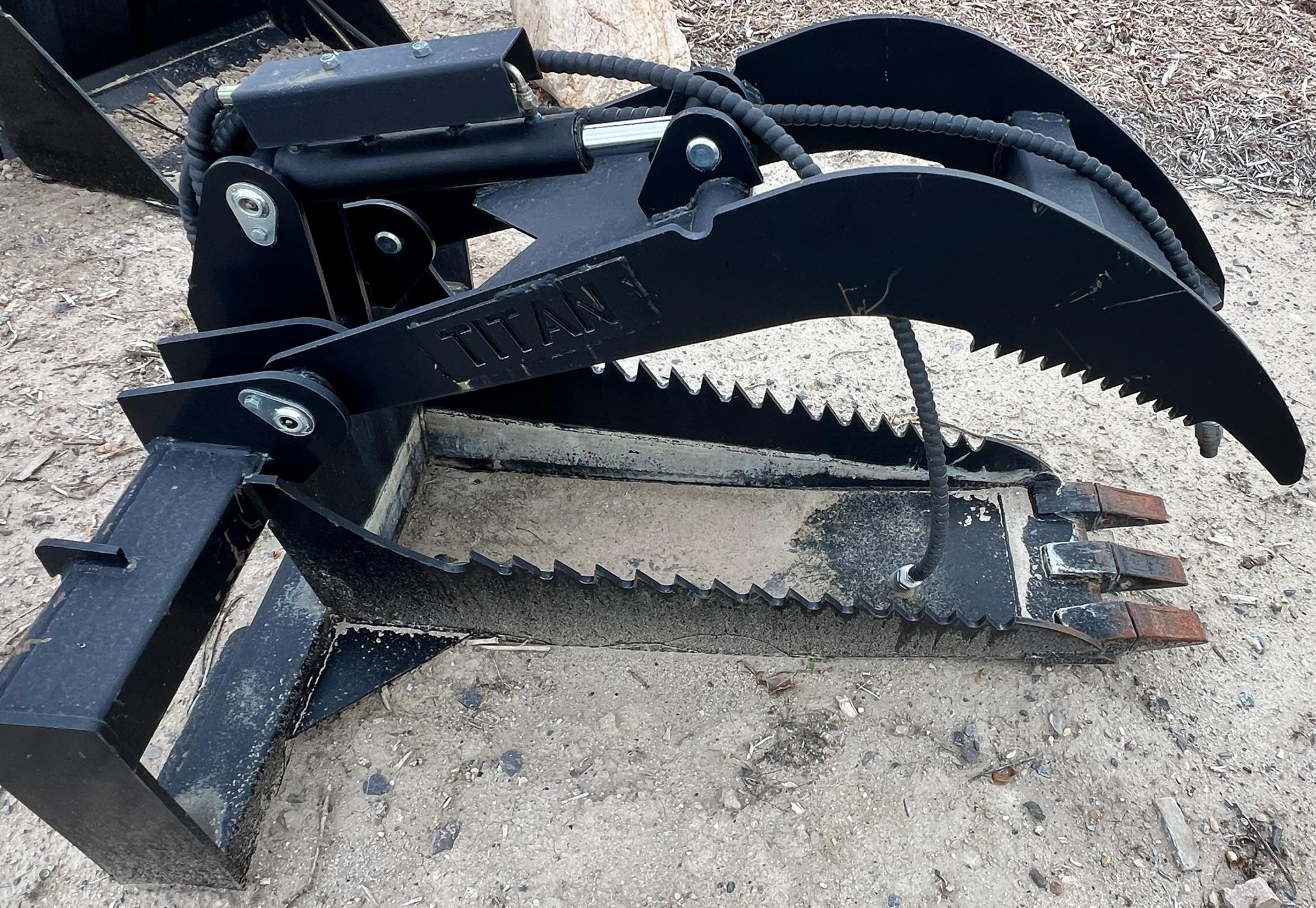 2022 DEERE 317G - Image 41