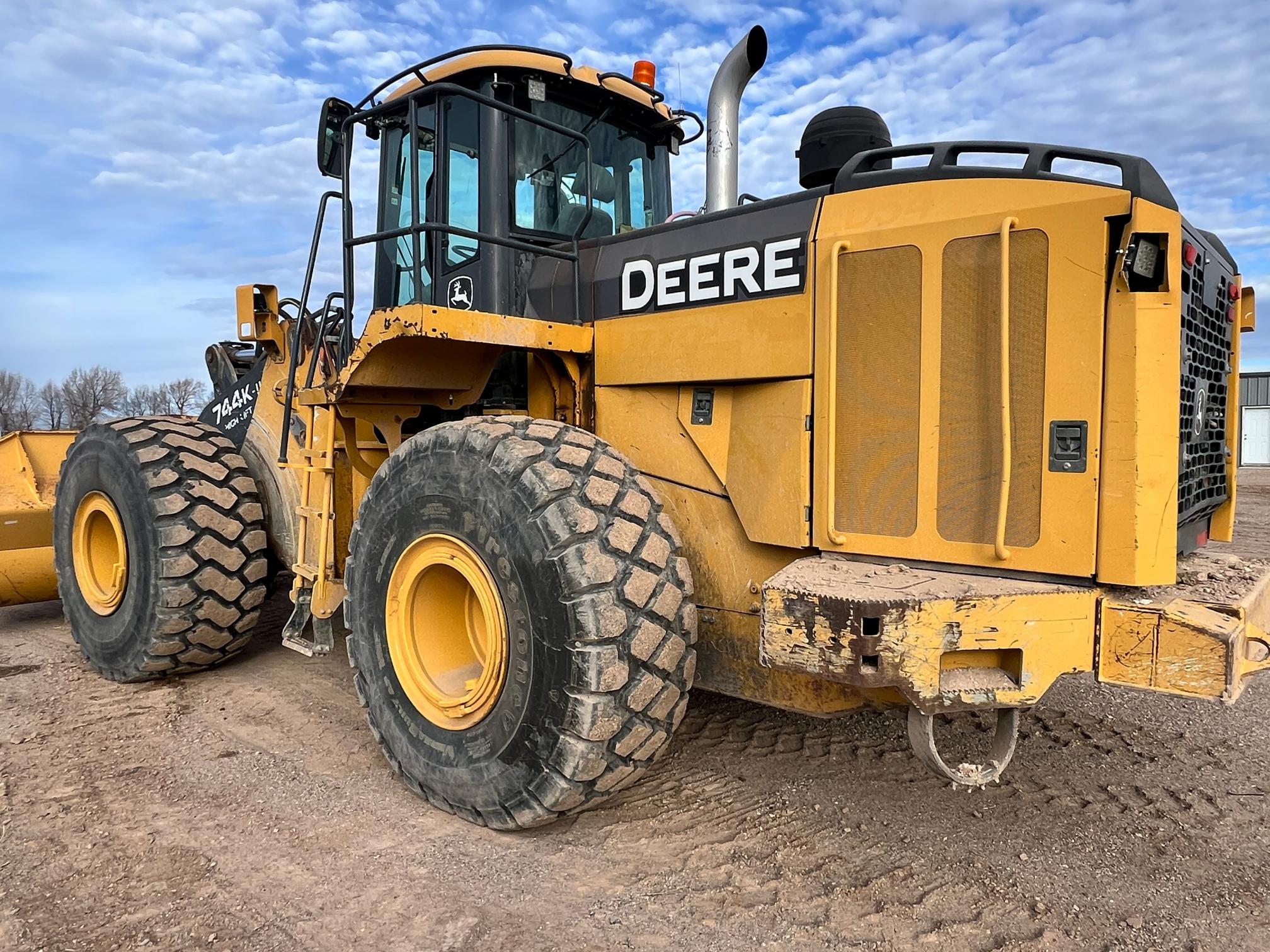 2015 DEERE 744k II - view 3 of 37