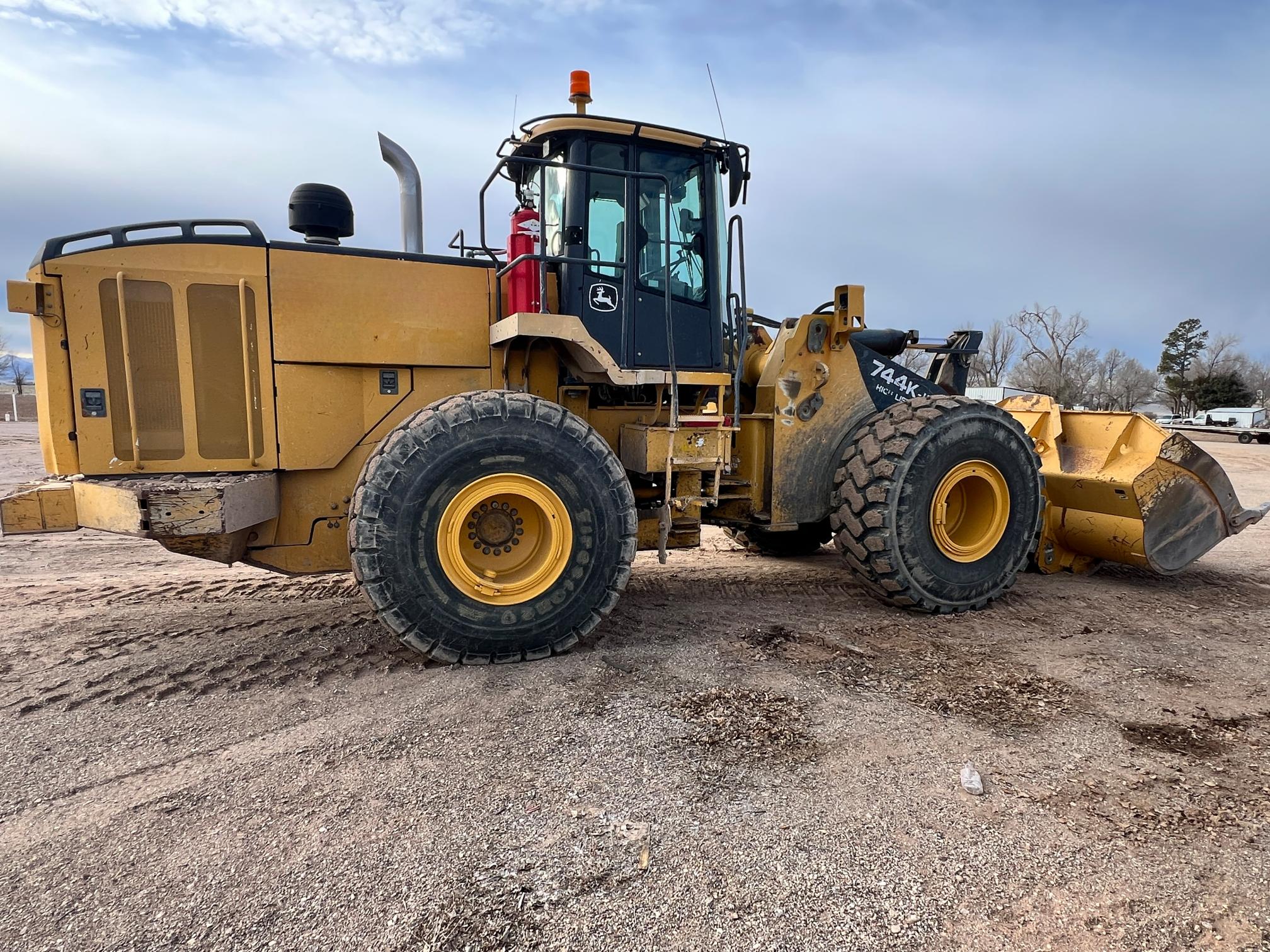 2015 DEERE 744k II - Image 9