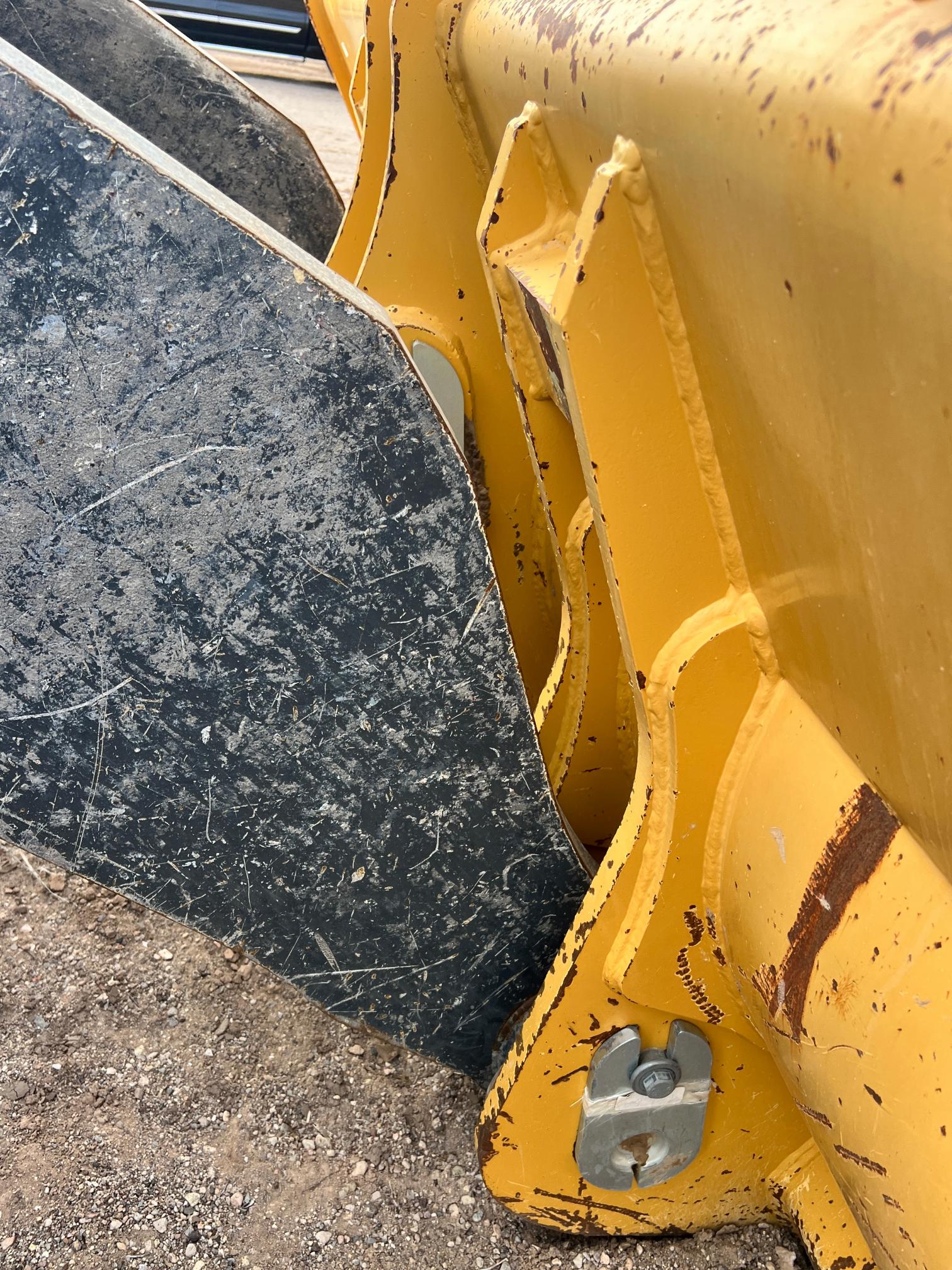 2015 DEERE 744k II - Image 25