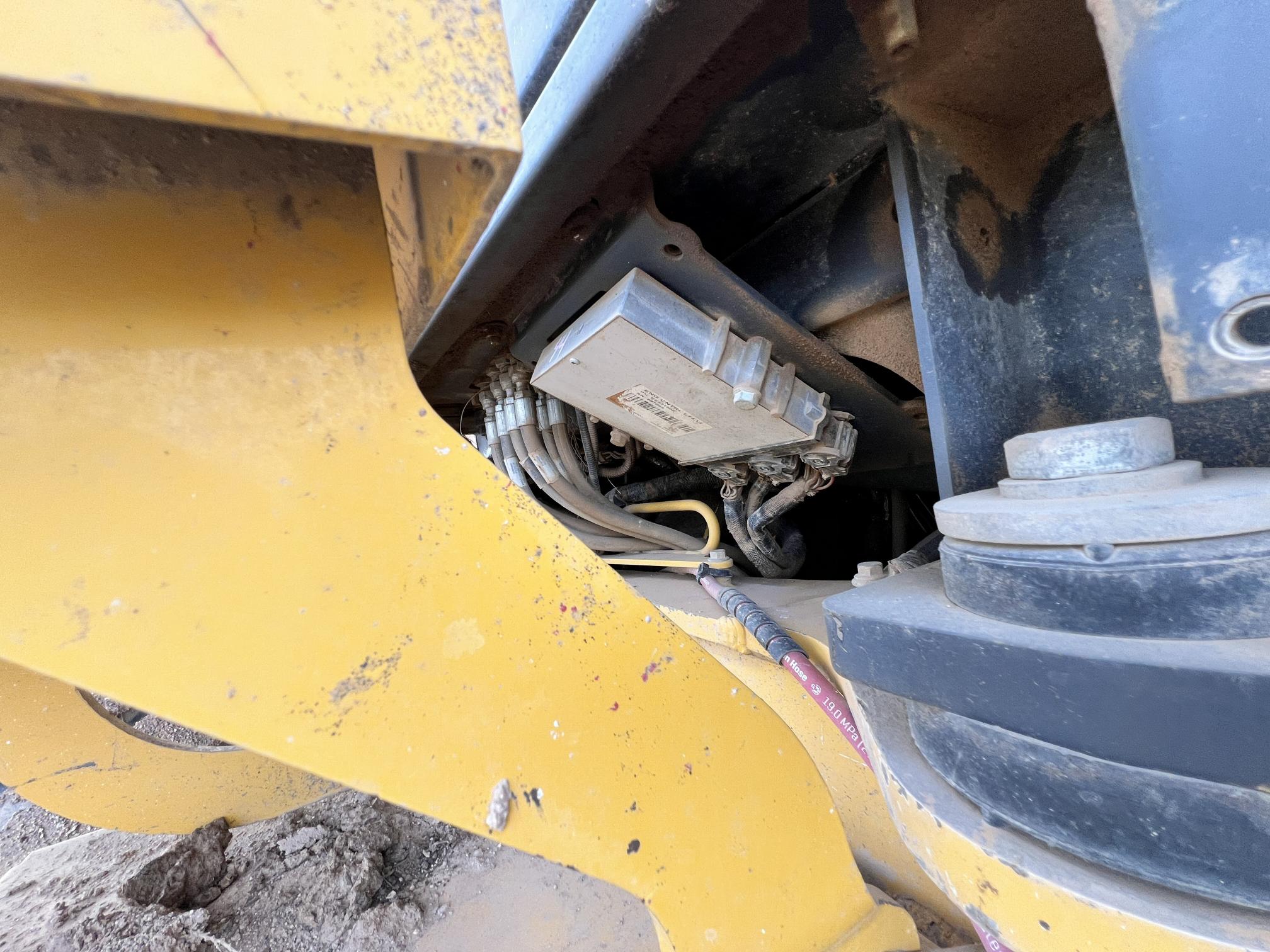 2015 DEERE 744k II - Image 32