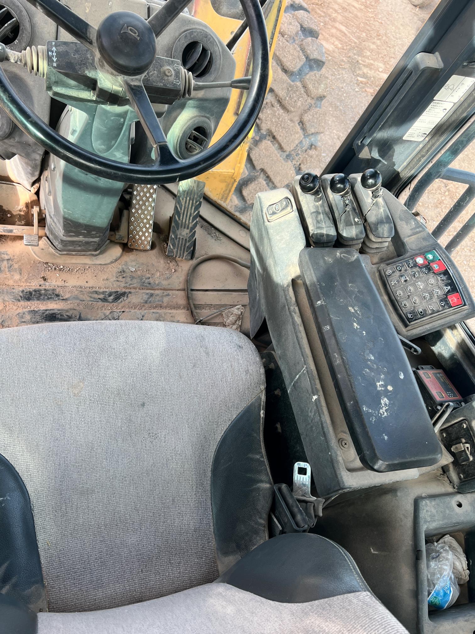 2015 DEERE 744k II - view 18 of 37