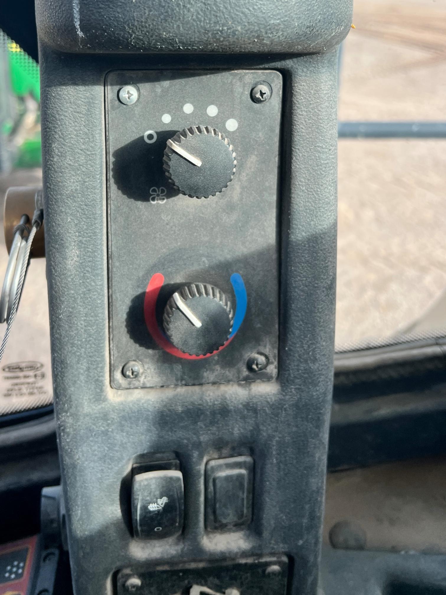 2015 DEERE 744k II - Image 22