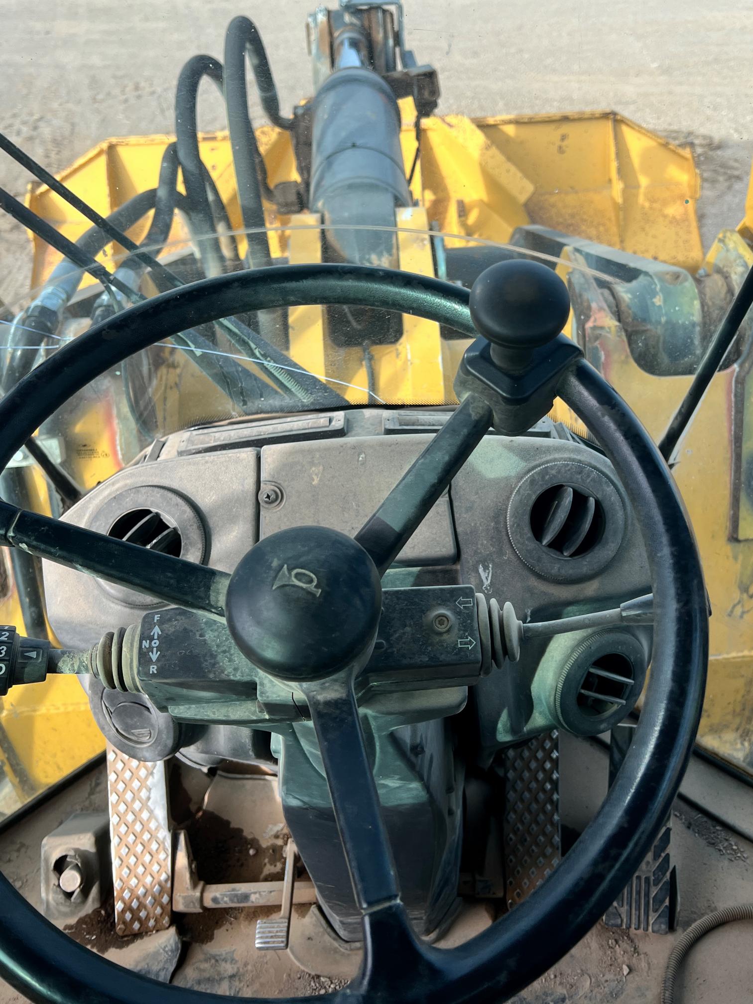 2015 DEERE 744k II - Image 19