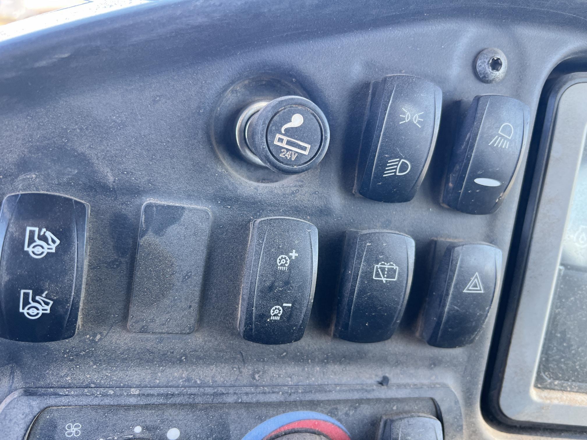 2015 CATERPILLAR 740B - Image 30