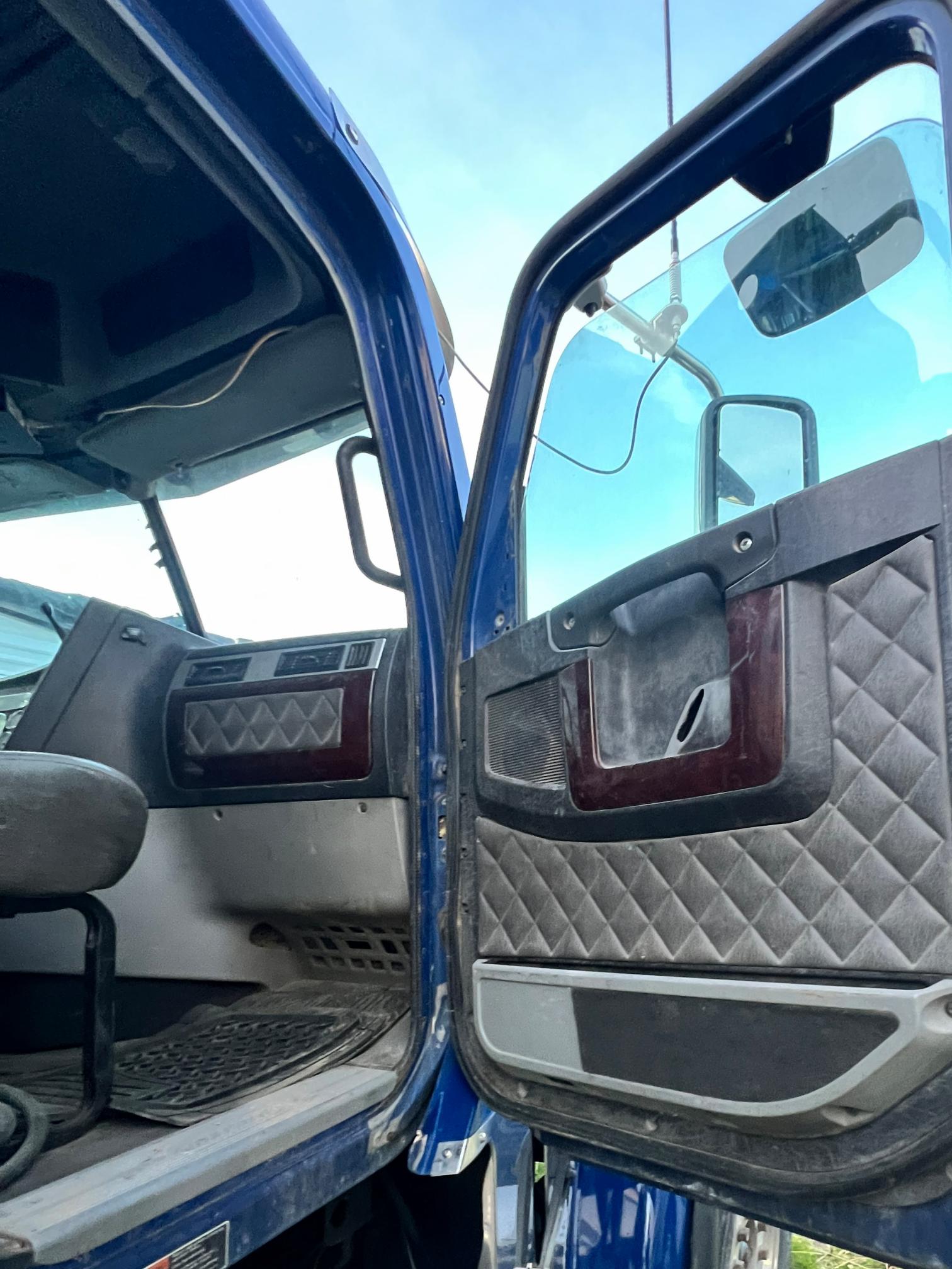 2012 FREIGHTLINER Coronado SD 122 - Image 25