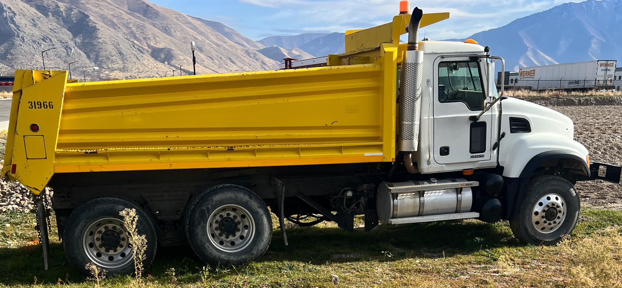 2005 MACK CV713 Granite Dump Truck - Image 7