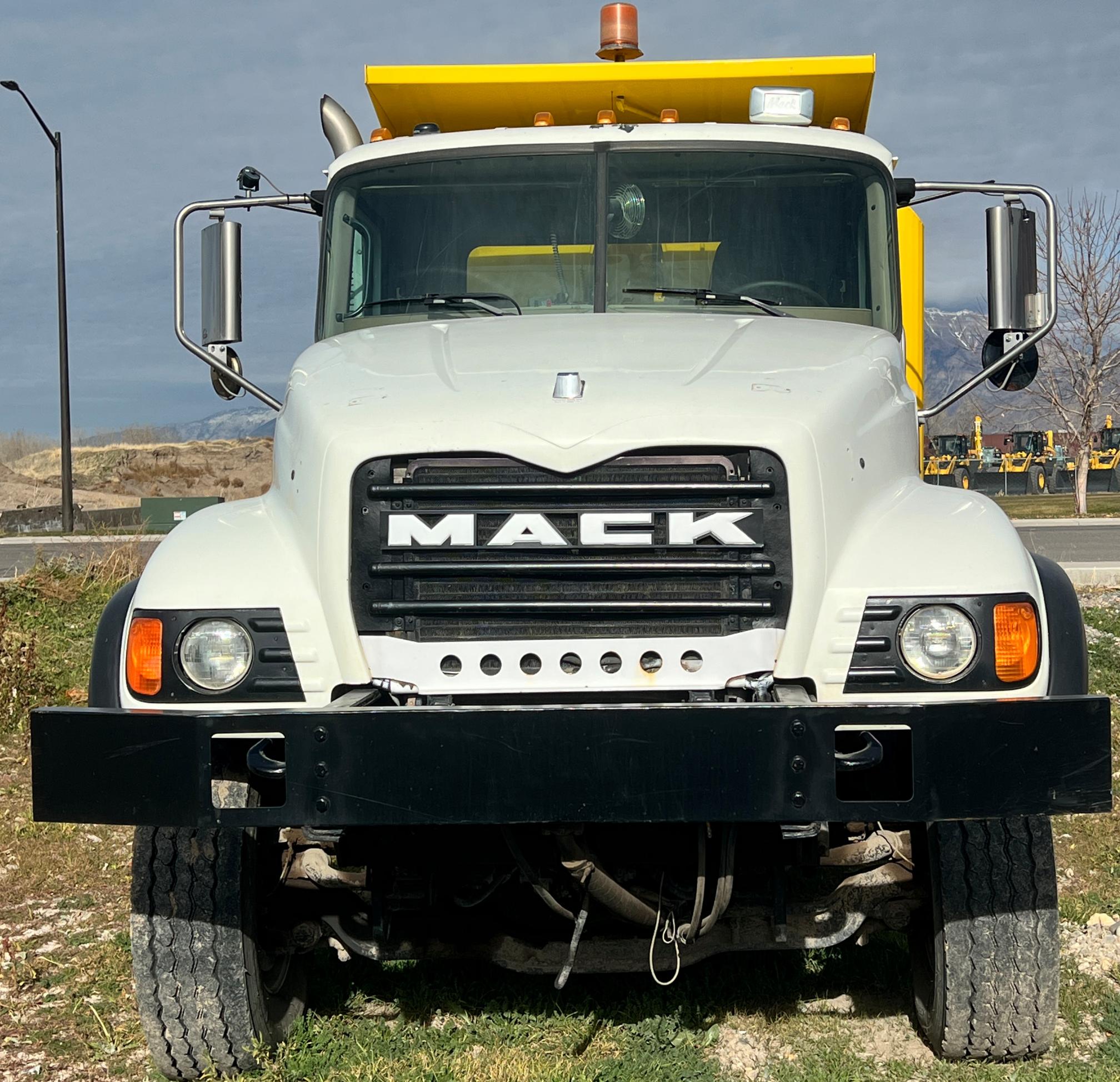 2005 MACK CV713 Granite Dump Truck - Image 9